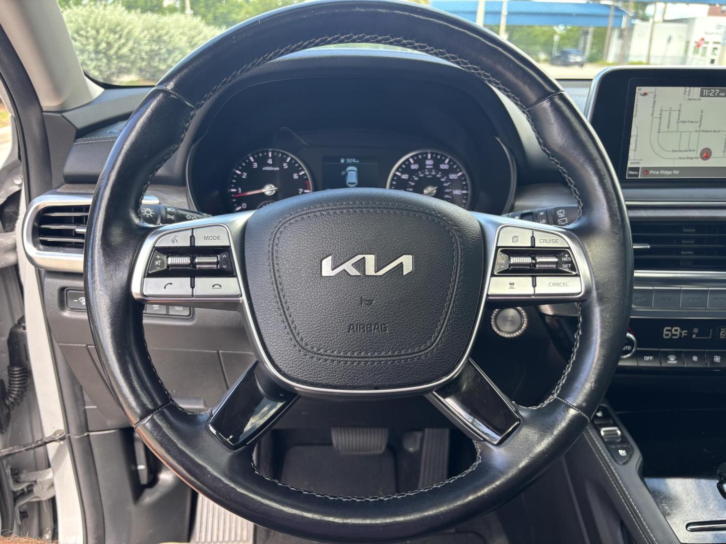 2022 GRAY /BLACK Kia Telluride EX AWD (5XYP3DHC5NG) with an 3.8L V6 DOHC 24V engine, 8A transmission, located at 11170 Summerlin Square Dr., Fort Myers Beach, FL, 33931, (239) 999-7777, 26.493546, -81.941628 - Carfax 1 Owner We have financing available and we accept trades! Fill out a credit application on our website or come by today! If you have any questions, give us a call at (239) 999 - 7777 or visit our website at firstautocredit.com. 11170 Summerlin Square Dr, Fort Myers Beach, FL 33931 - Photo#35