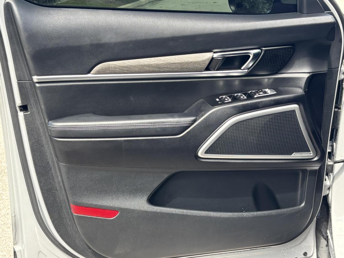 2022 GRAY /BLACK Kia Telluride EX AWD (5XYP3DHC5NG) with an 3.8L V6 DOHC 24V engine, 8A transmission, located at 11170 Summerlin Square Dr., Fort Myers Beach, FL, 33931, (239) 999-7777, 26.493546, -81.941628 - Carfax 1 Owner We have financing available and we accept trades! Fill out a credit application on our website or come by today! If you have any questions, give us a call at (239) 999 - 7777 or visit our website at firstautocredit.com. 11170 Summerlin Square Dr, Fort Myers Beach, FL 33931 - Photo#31
