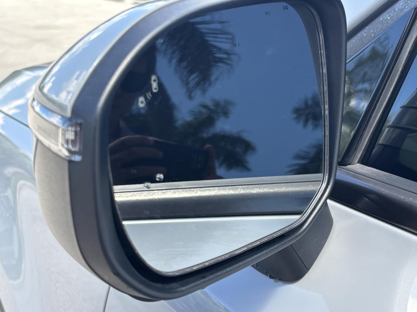 2022 GRAY /BLACK Kia Telluride EX AWD (5XYP3DHC5NG) with an 3.8L V6 DOHC 24V engine, 8A transmission, located at 11170 Summerlin Square Dr., Fort Myers Beach, FL, 33931, (239) 999-7777, 26.493546, -81.941628 - Carfax 1 Owner We have financing available and we accept trades! Fill out a credit application on our website or come by today! If you have any questions, give us a call at (239) 999 - 7777 or visit our website at firstautocredit.com. 11170 Summerlin Square Dr, Fort Myers Beach, FL 33931 - Photo#41