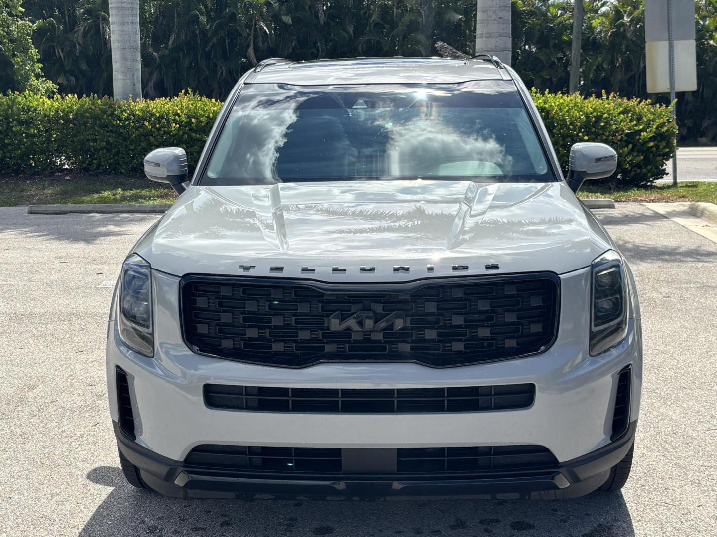 2022 GRAY /BLACK Kia Telluride EX AWD (5XYP3DHC5NG) with an 3.8L V6 DOHC 24V engine, 8A transmission, located at 11170 Summerlin Square Dr., Fort Myers Beach, FL, 33931, (239) 999-7777, 26.493546, -81.941628 - Carfax 1 Owner We have financing available and we accept trades! Fill out a credit application on our website or come by today! If you have any questions, give us a call at (239) 999 - 7777 or visit our website at firstautocredit.com. 11170 Summerlin Square Dr, Fort Myers Beach, FL 33931 - Photo#1
