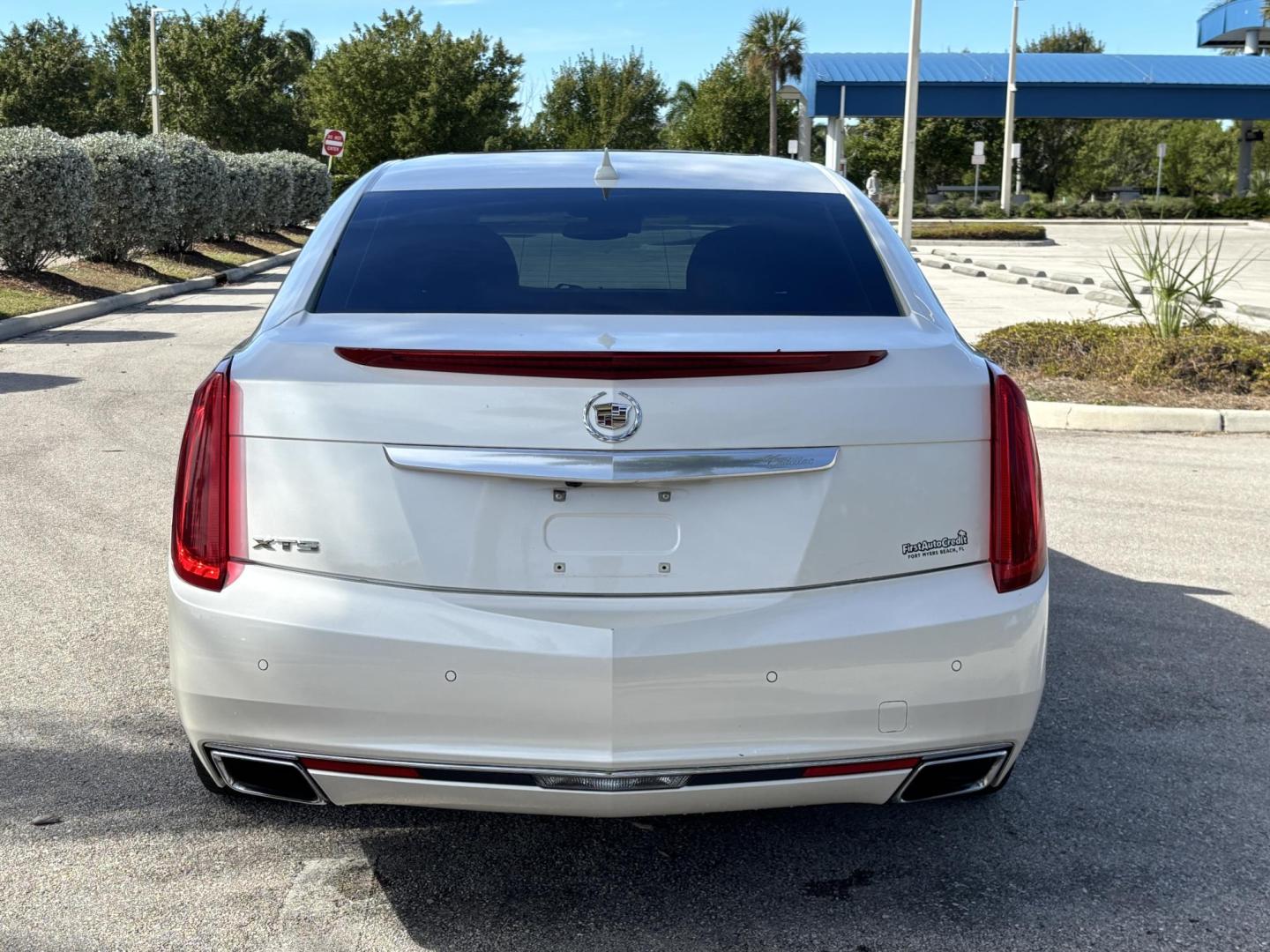 2014 WHITE /TAN Cadillac XTS Premium FWD (2G61P5S37E9) with an 3.6L V6 DOHC 24V engine, 6-Speed Automatic transmission, located at 11170 Summerlin Square Dr., Fort Myers Beach, FL, 33931, (239) 999-7777, 26.493546, -81.941628 - Carfax No Accident No Damage - Photo#9