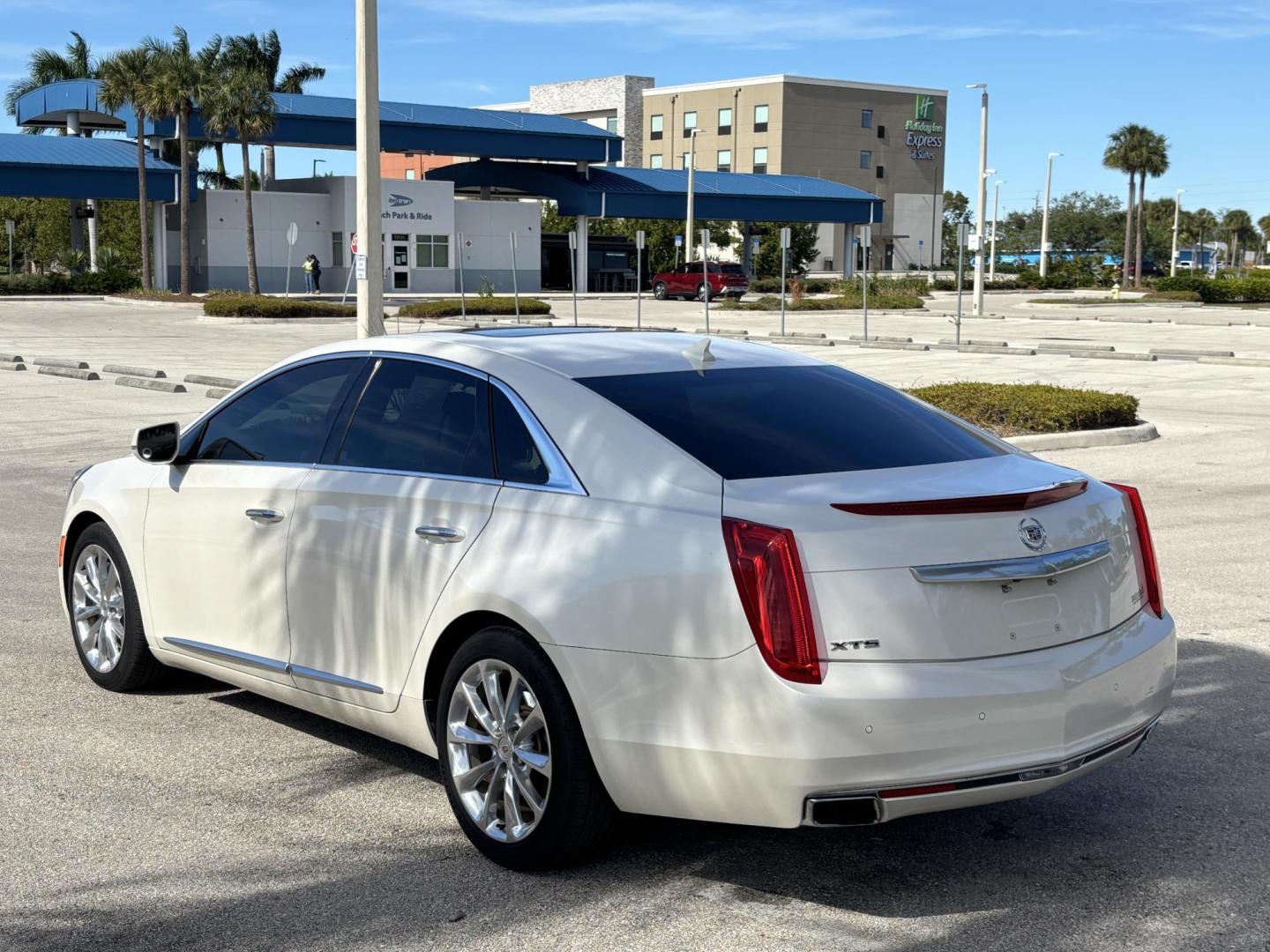 2014 WHITE /TAN Cadillac XTS Premium FWD (2G61P5S37E9) with an 3.6L V6 DOHC 24V engine, 6-Speed Automatic transmission, located at 11170 Summerlin Square Dr., Fort Myers Beach, FL, 33931, (239) 999-7777, 26.493546, -81.941628 - Carfax No Accident No Damage - Photo#10