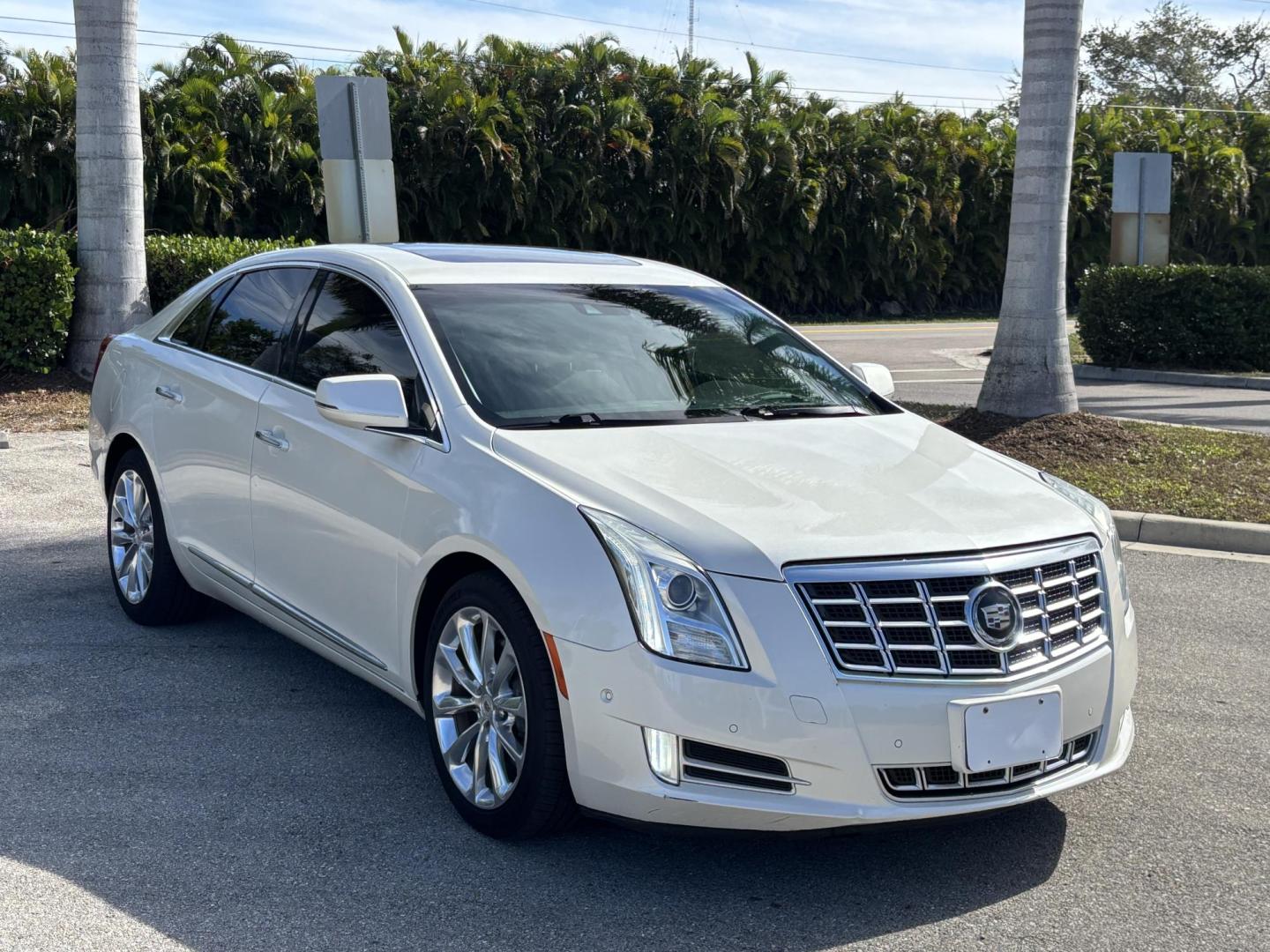 2014 WHITE /TAN Cadillac XTS Premium FWD (2G61P5S37E9) with an 3.6L V6 DOHC 24V engine, 6-Speed Automatic transmission, located at 11170 Summerlin Square Dr., Fort Myers Beach, FL, 33931, (239) 999-7777, 26.493546, -81.941628 - Carfax No Accident No Damage - Photo#8