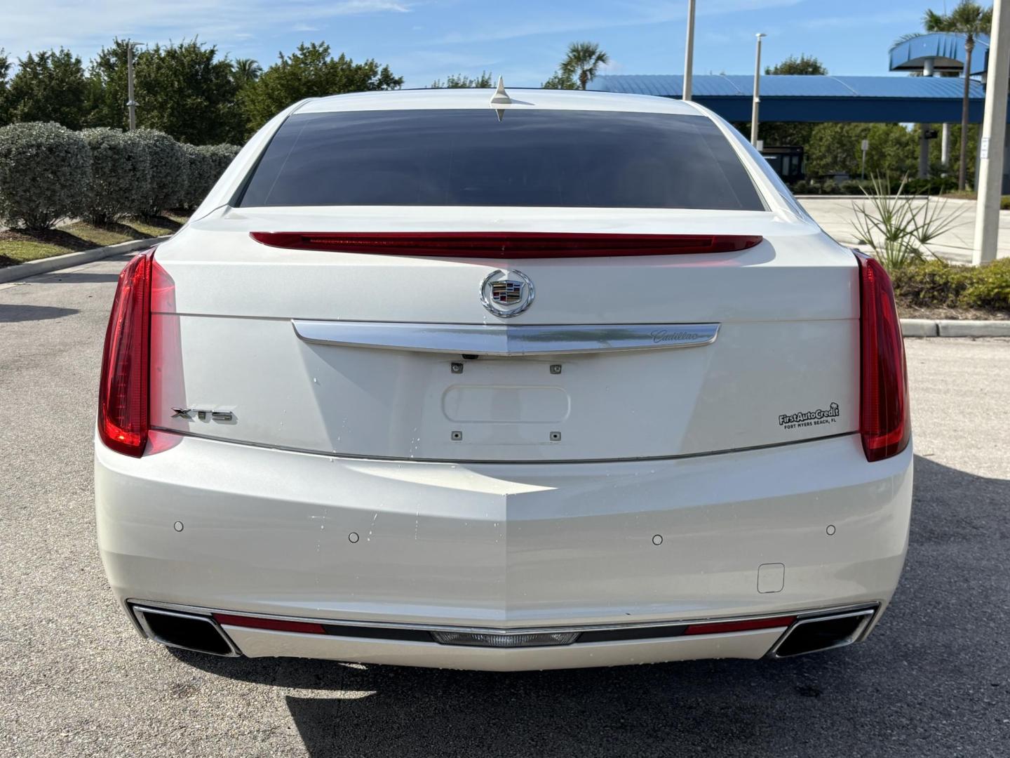 2014 WHITE /TAN Cadillac XTS Premium FWD (2G61P5S37E9) with an 3.6L V6 DOHC 24V engine, 6-Speed Automatic transmission, located at 11170 Summerlin Square Dr., Fort Myers Beach, FL, 33931, (239) 999-7777, 26.493546, -81.941628 - Carfax No Accident No Damage - Photo#11