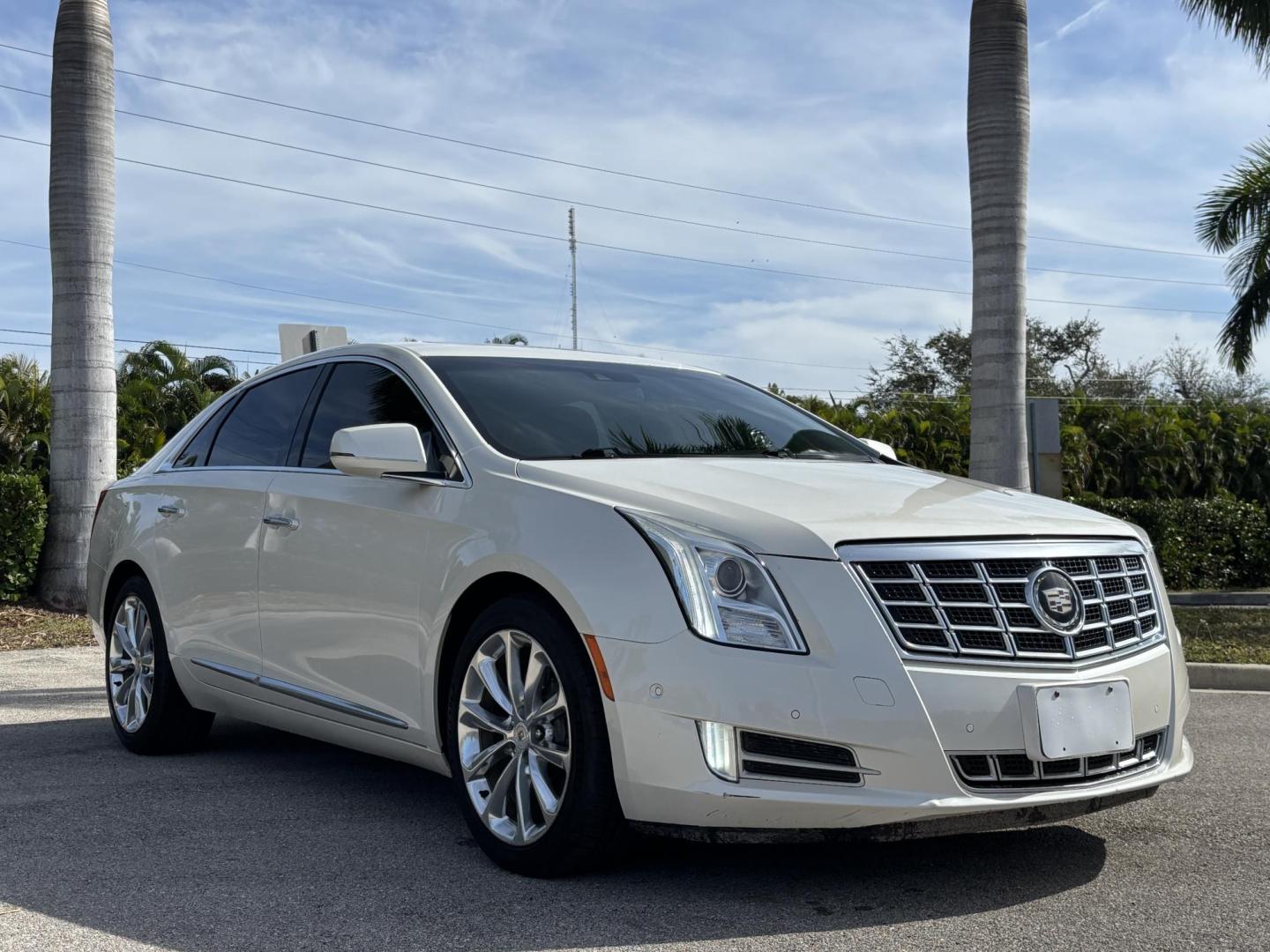 2014 WHITE /TAN Cadillac XTS Premium FWD (2G61P5S37E9) with an 3.6L V6 DOHC 24V engine, 6-Speed Automatic transmission, located at 11170 Summerlin Square Dr., Fort Myers Beach, FL, 33931, (239) 999-7777, 26.493546, -81.941628 - Carfax No Accident No Damage - Photo#3