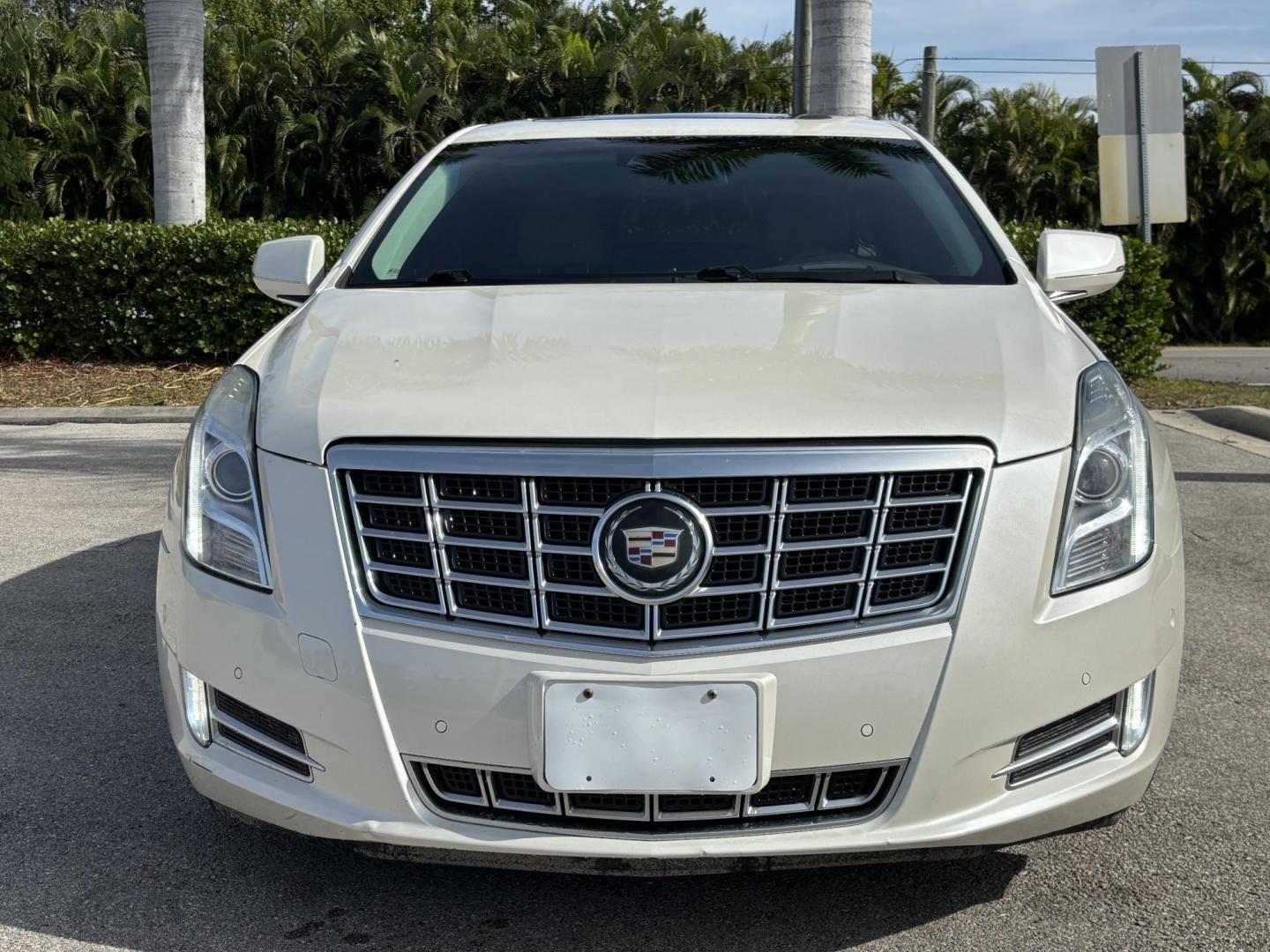 2014 WHITE /TAN Cadillac XTS Premium FWD (2G61P5S37E9) with an 3.6L V6 DOHC 24V engine, 6-Speed Automatic transmission, located at 11170 Summerlin Square Dr., Fort Myers Beach, FL, 33931, (239) 999-7777, 26.493546, -81.941628 - Carfax No Accident No Damage - Photo#2