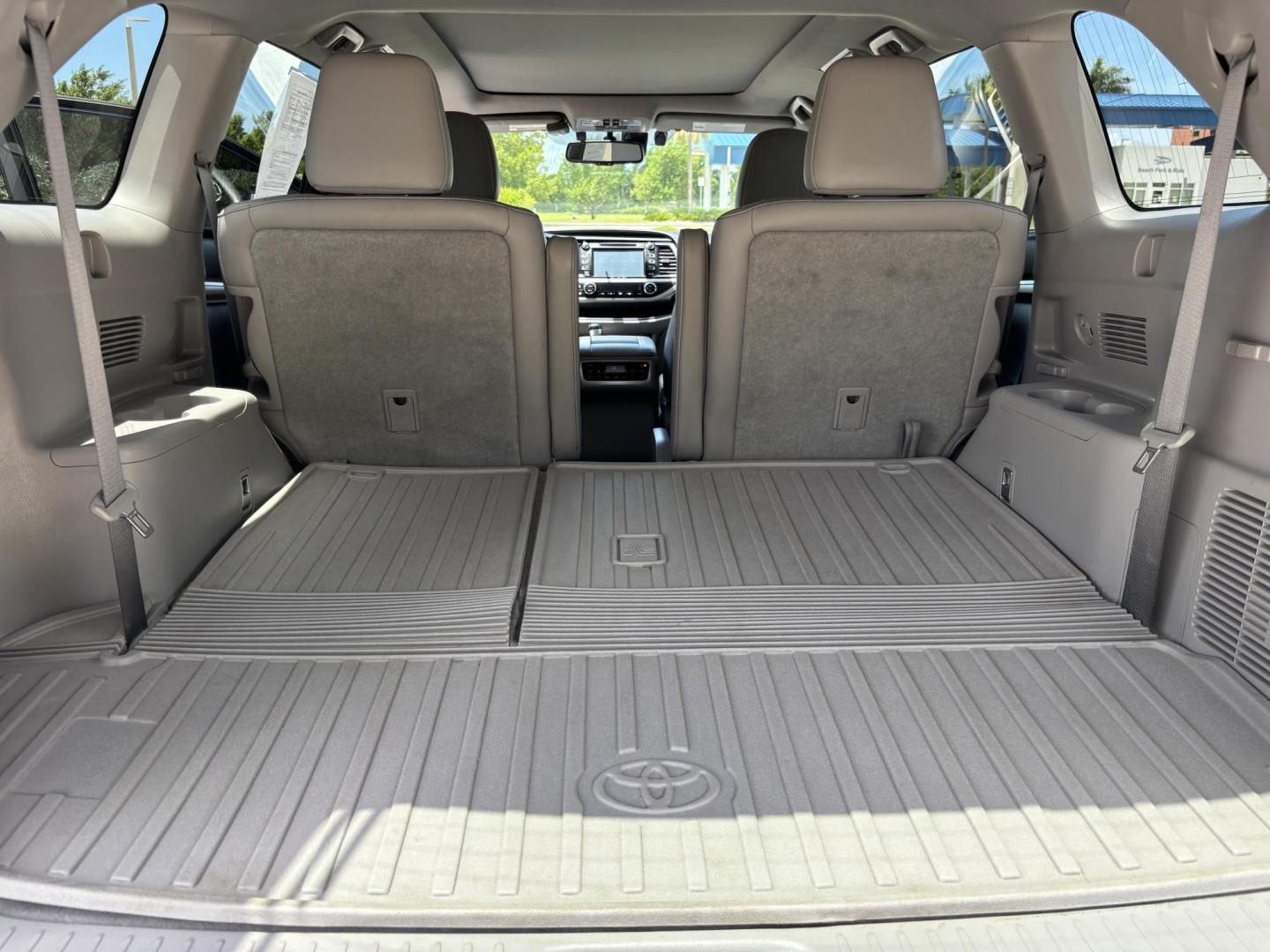 2016 BLUE /TAN Toyota Highlander Limited AWD V6 (5TDDKRFHXGS) with an 3.5L V6 DOHC 24V engine, 6A transmission, located at 11170 Summerlin Square Dr., Fort Myers Beach, FL, 33931, (239) 999-7777, 26.493546, -81.941628 - Carfax No Damage No Accidents 1 Owner 3rd Row Blind Spot Monitoring AWD New Tires Back Up Camera Bluetooth Navigation Lane Detection Warning - Photo#27