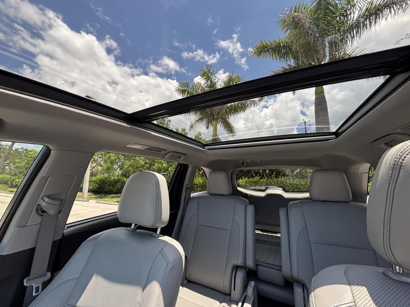 2016 BLUE /TAN Toyota Highlander Limited AWD V6 (5TDDKRFHXGS) with an 3.5L V6 DOHC 24V engine, 6A transmission, located at 11170 Summerlin Square Dr., Fort Myers Beach, FL, 33931, (239) 999-7777, 26.493546, -81.941628 - Carfax No Damage No Accidents 1 Owner 3rd Row Blind Spot Monitoring AWD New Tires Back Up Camera Bluetooth Navigation Lane Detection Warning - Photo#11