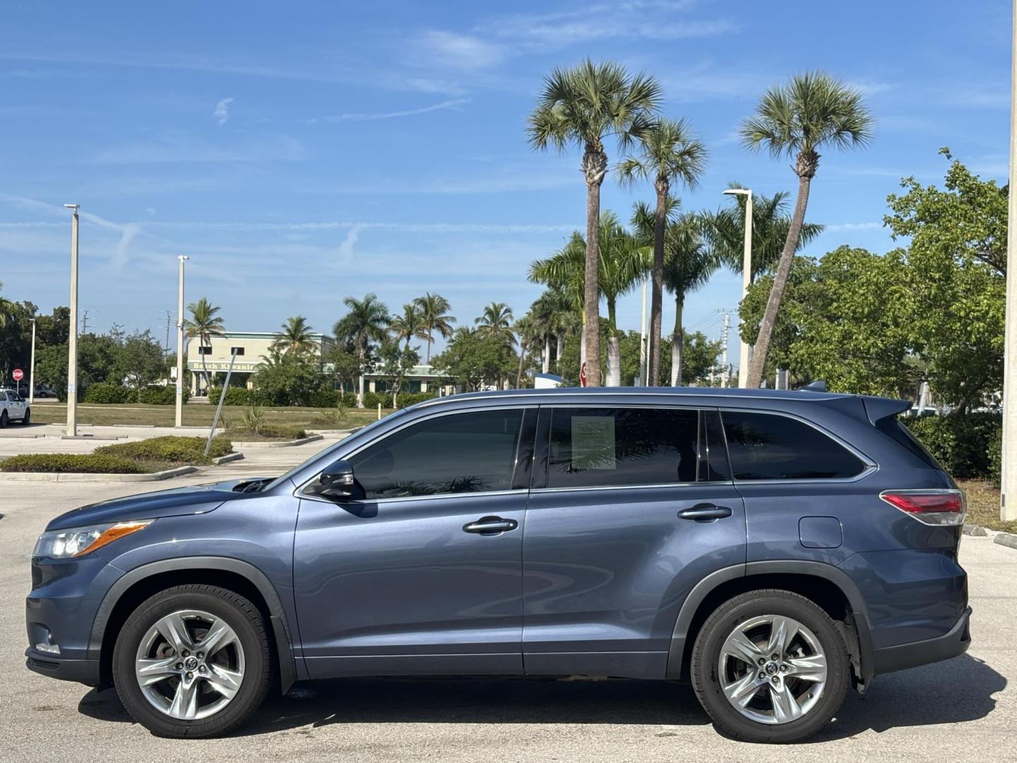 2016 BLUE /TAN Toyota Highlander Limited AWD V6 (5TDDKRFHXGS) with an 3.5L V6 DOHC 24V engine, 6A transmission, located at 11170 Summerlin Square Dr., Fort Myers Beach, FL, 33931, (239) 999-7777, 26.493546, -81.941628 - Carfax No Damage No Accidents 1 Owner 3rd Row Blind Spot Monitoring AWD New Tires Back Up Camera Bluetooth Navigation Lane Detection Warning - Photo#15