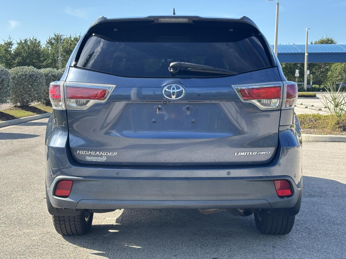 2016 BLUE /TAN Toyota Highlander Limited AWD V6 (5TDDKRFHXGS) with an 3.5L V6 DOHC 24V engine, 6A transmission, located at 11170 Summerlin Square Dr., Fort Myers Beach, FL, 33931, (239) 999-7777, 26.493546, -81.941628 - Carfax No Damage No Accidents 1 Owner 3rd Row Blind Spot Monitoring AWD New Tires Back Up Camera Bluetooth Navigation Lane Detection Warning - Photo#13