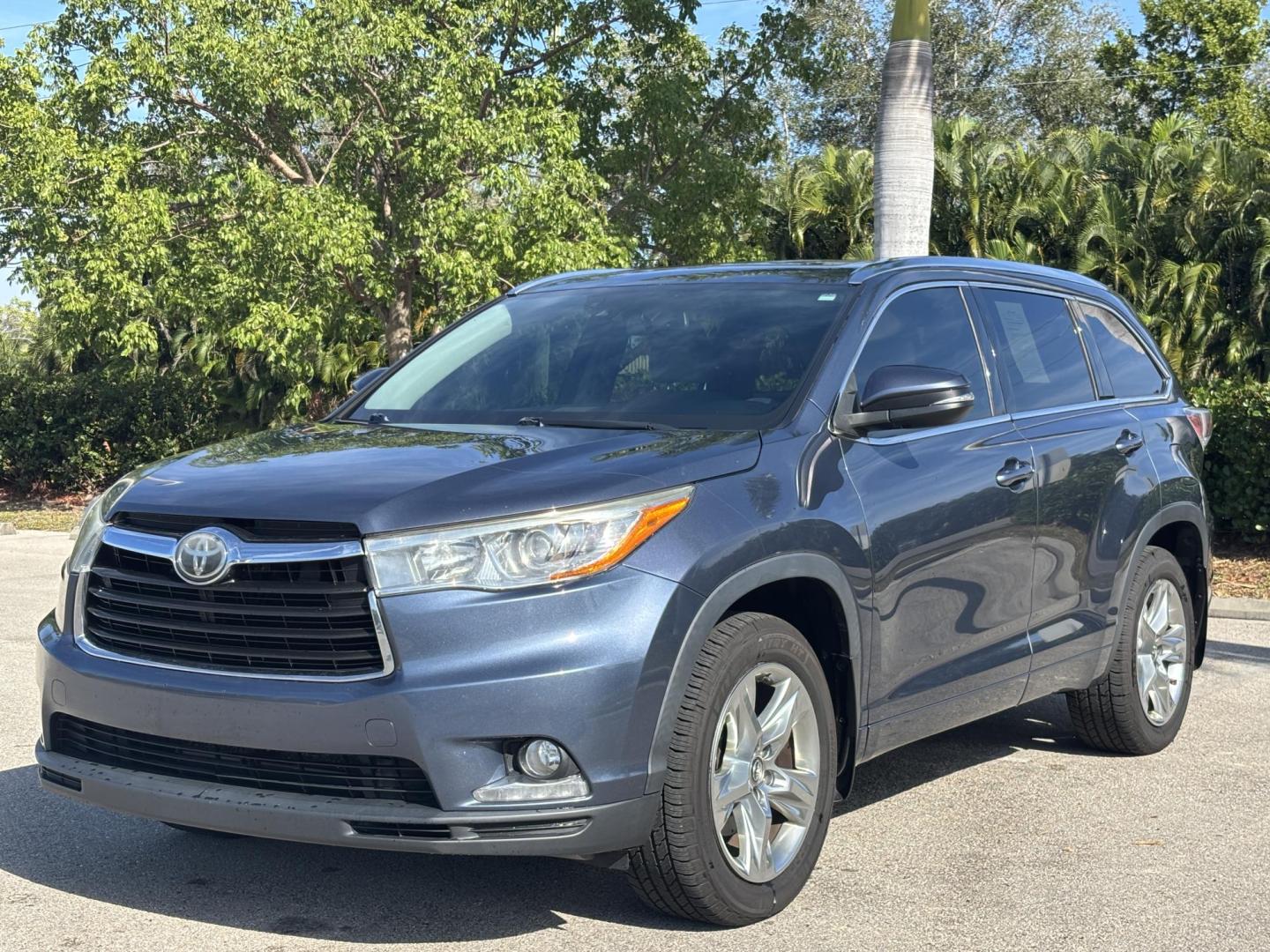 2016 BLUE /TAN Toyota Highlander Limited AWD V6 (5TDDKRFHXGS) with an 3.5L V6 DOHC 24V engine, 6A transmission, located at 11170 Summerlin Square Dr., Fort Myers Beach, FL, 33931, (239) 999-7777, 26.493546, -81.941628 - Carfax No Damage No Accidents 1 Owner 3rd Row Blind Spot Monitoring AWD New Tires Back Up Camera Bluetooth Navigation Lane Detection Warning - Photo#1