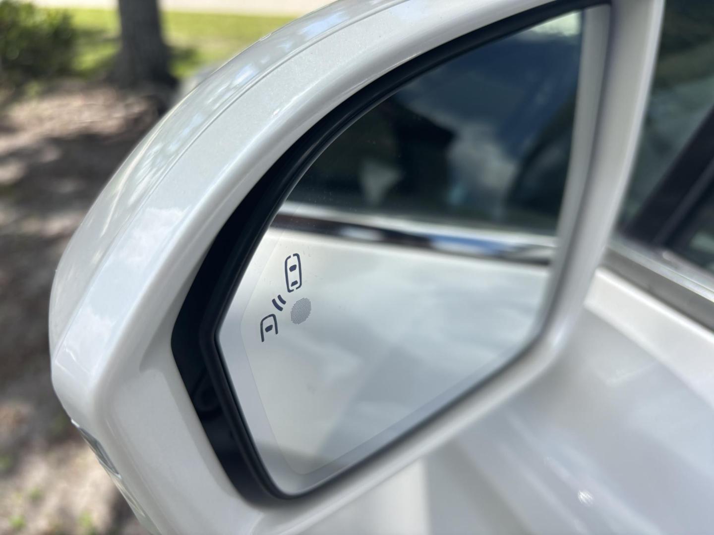 2016 WHITE /TAN Lincoln MKX Select (2LMTJ6KR8GB) with an 3.7L V6 DOHC 24V engine, 6A transmission, located at 11170 Summerlin Square Dr., Fort Myers Beach, FL, 33931, (239) 999-7777, 26.493546, -81.941628 - Carfax 2 Owner No Damage No Accidents! Back Up Camera Keyless Entry Bluetooth Navigation - Photo#39