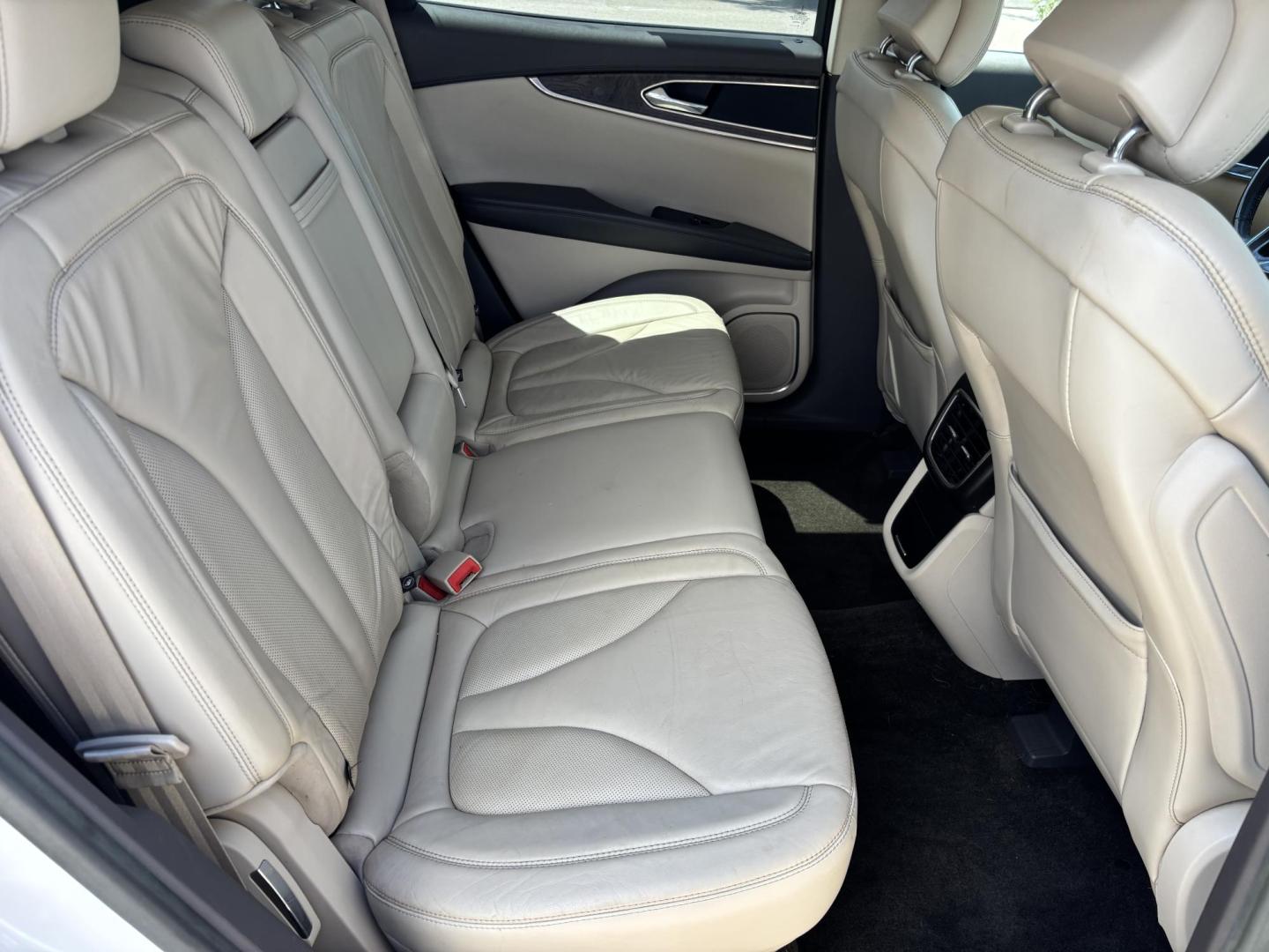 2016 WHITE /TAN Lincoln MKX Select (2LMTJ6KR8GB) with an 3.7L V6 DOHC 24V engine, 6A transmission, located at 11170 Summerlin Square Dr., Fort Myers Beach, FL, 33931, (239) 999-7777, 26.493546, -81.941628 - Carfax 2 Owner No Damage No Accidents! Back Up Camera Keyless Entry Bluetooth Navigation - Photo#18