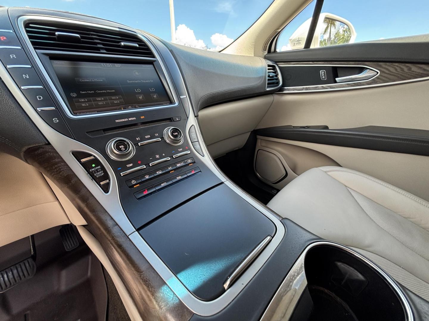 2016 WHITE /TAN Lincoln MKX Select (2LMTJ6KR8GB) with an 3.7L V6 DOHC 24V engine, 6A transmission, located at 11170 Summerlin Square Dr., Fort Myers Beach, FL, 33931, (239) 999-7777, 26.493546, -81.941628 - Carfax 2 Owner No Damage No Accidents! Back Up Camera Keyless Entry Bluetooth Navigation - Photo#28