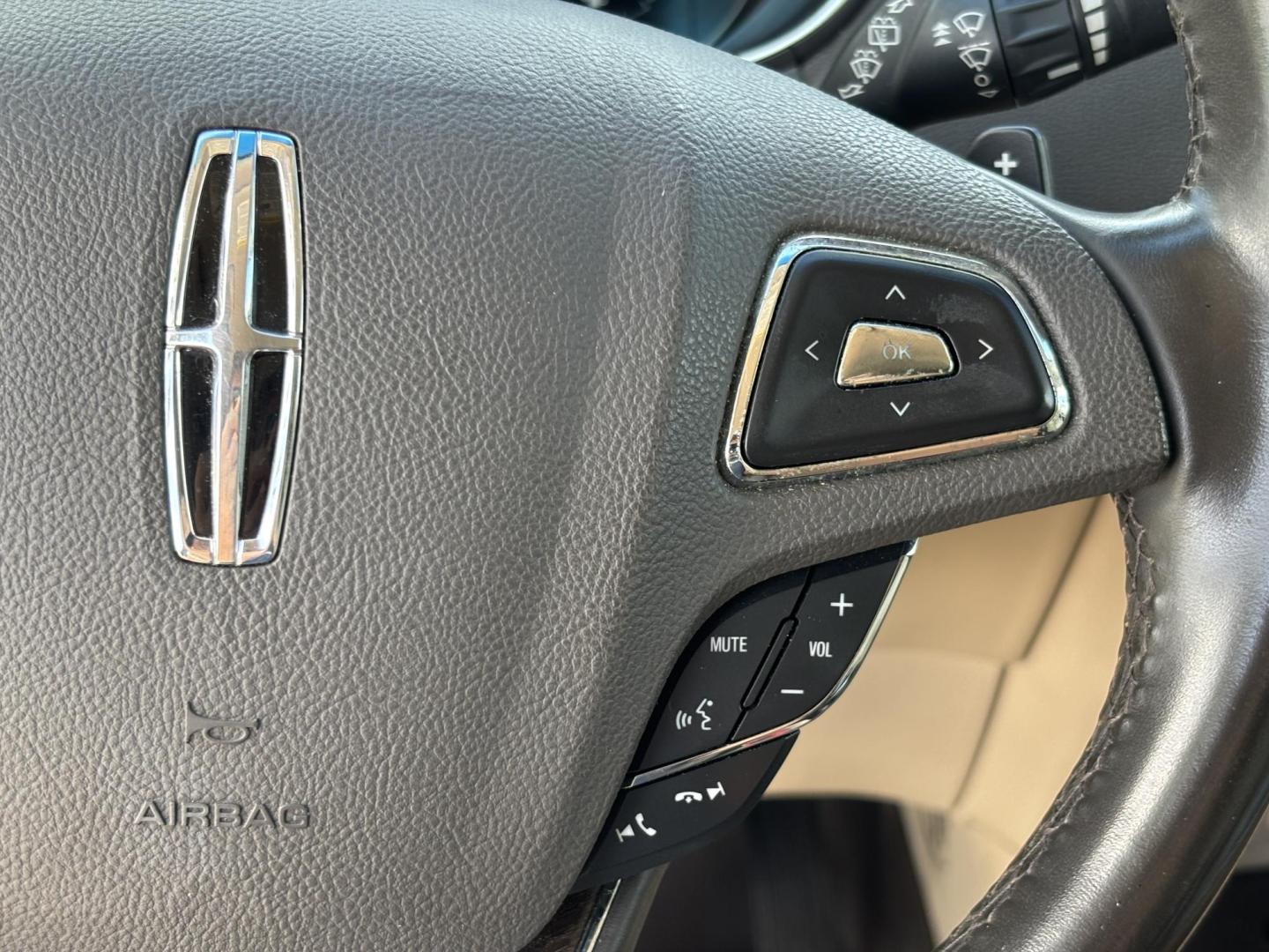2016 WHITE /TAN Lincoln MKX Select (2LMTJ6KR8GB) with an 3.7L V6 DOHC 24V engine, 6A transmission, located at 11170 Summerlin Square Dr., Fort Myers Beach, FL, 33931, (239) 999-7777, 26.493546, -81.941628 - Carfax 2 Owner No Damage No Accidents! Back Up Camera Keyless Entry Bluetooth Navigation - Photo#23