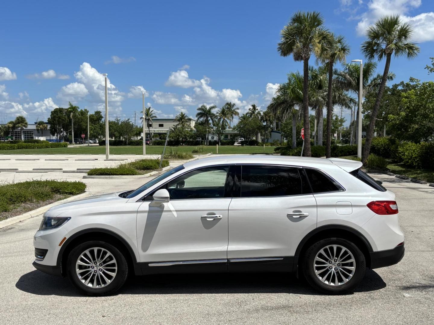 2016 WHITE /TAN Lincoln MKX Select (2LMTJ6KR8GB) with an 3.7L V6 DOHC 24V engine, 6A transmission, located at 11170 Summerlin Square Dr., Fort Myers Beach, FL, 33931, (239) 999-7777, 26.493546, -81.941628 - Carfax 2 Owner No Damage No Accidents! Back Up Camera Keyless Entry Bluetooth Navigation - Photo#7