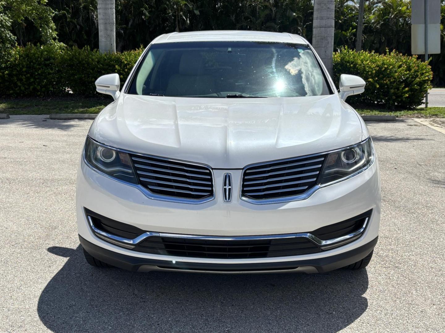 2016 WHITE /TAN Lincoln MKX Select (2LMTJ6KR8GB) with an 3.7L V6 DOHC 24V engine, 6A transmission, located at 11170 Summerlin Square Dr., Fort Myers Beach, FL, 33931, (239) 999-7777, 26.493546, -81.941628 - Carfax 2 Owner No Damage No Accidents! Back Up Camera Keyless Entry Bluetooth Navigation - Photo#1