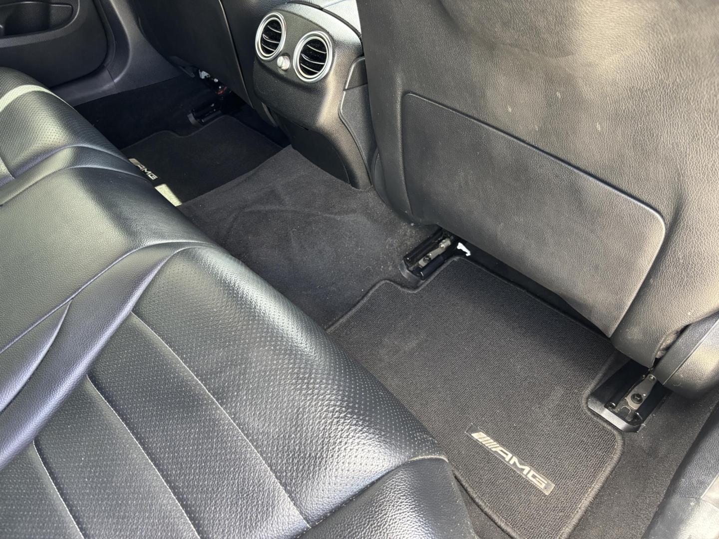 2016 SILVER Mercedes-Benz C-Class C300 Sedan (55SWF4JBXGU) with an 2.0L L4 DOHC 16V engine, 7A transmission, located at 11170 Summerlin Square Dr., Fort Myers Beach, FL, 33931, (239) 999-7777, 26.493546, -81.941628 - Photo#15