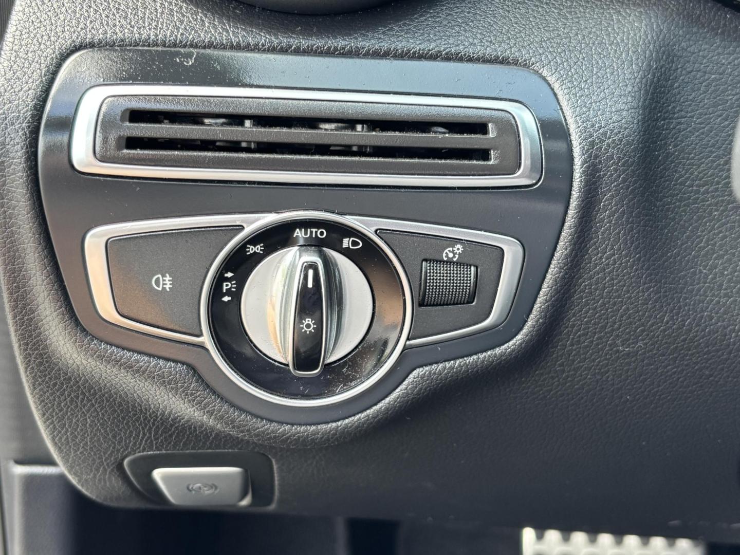2016 SILVER Mercedes-Benz C-Class C300 Sedan (55SWF4JBXGU) with an 2.0L L4 DOHC 16V engine, 7A transmission, located at 11170 Summerlin Square Dr., Fort Myers Beach, FL, 33931, (239) 999-7777, 26.493546, -81.941628 - Photo#21