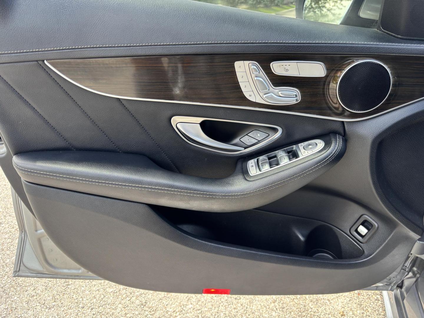 2016 SILVER Mercedes-Benz C-Class C300 Sedan (55SWF4JBXGU) with an 2.0L L4 DOHC 16V engine, 7A transmission, located at 11170 Summerlin Square Dr., Fort Myers Beach, FL, 33931, (239) 999-7777, 26.493546, -81.941628 - Photo#38