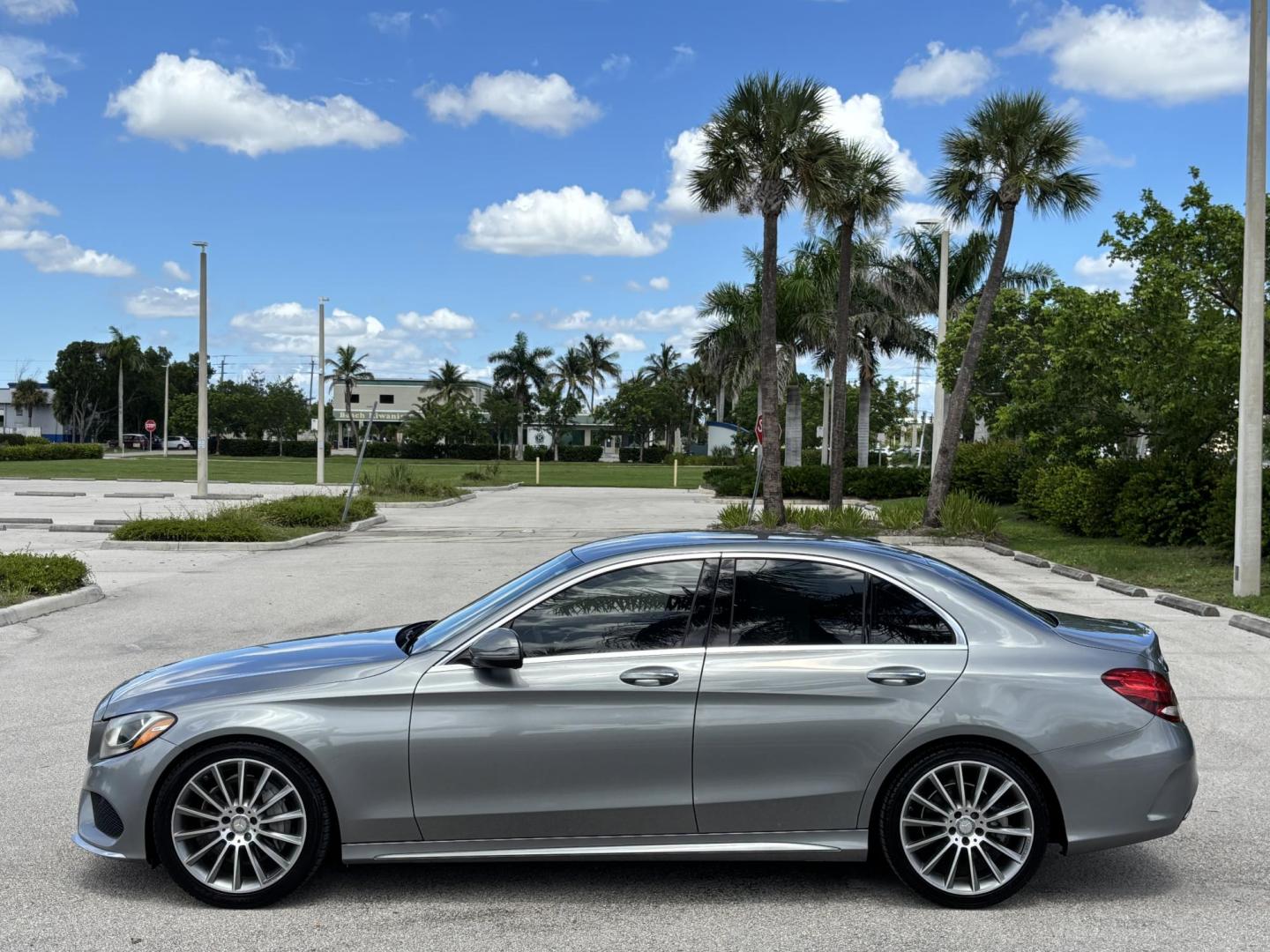 2016 SILVER Mercedes-Benz C-Class C300 Sedan (55SWF4JBXGU) with an 2.0L L4 DOHC 16V engine, 7A transmission, located at 11170 Summerlin Square Dr., Fort Myers Beach, FL, 33931, (239) 999-7777, 26.493546, -81.941628 - Photo#7