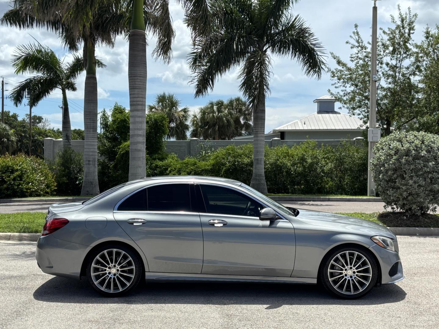 2016 SILVER Mercedes-Benz C-Class C300 Sedan (55SWF4JBXGU) with an 2.0L L4 DOHC 16V engine, 7A transmission, located at 11170 Summerlin Square Dr., Fort Myers Beach, FL, 33931, (239) 999-7777, 26.493546, -81.941628 - Photo#3