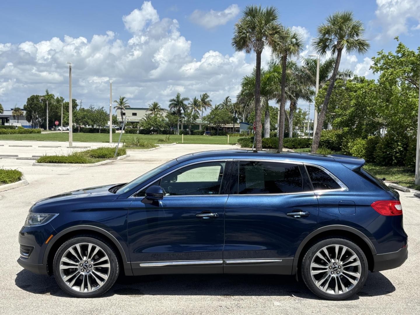 2017 BLUE Lincoln MKX Reserve AWD (2LMPJ8LP2HB) with an 2.7L V6 DOHC 24V engine, 6A transmission, located at 11170 Summerlin Square Dr., Fort Myers Beach, FL, 33931, (239) 999-7777, 26.493546, -81.941628 - Carfax 2 Owner Sale Price $12,900 Carfax Value $14,810 - Photo#7