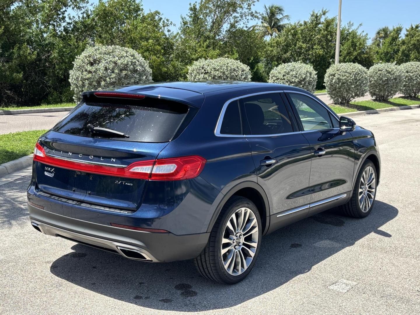 2017 BLUE Lincoln MKX Reserve AWD (2LMPJ8LP2HB) with an 2.7L V6 DOHC 24V engine, 6A transmission, located at 11170 Summerlin Square Dr., Fort Myers Beach, FL, 33931, (239) 999-7777, 26.493546, -81.941628 - Carfax 2 Owner Sale Price $12,900 Carfax Value $14,810 - Photo#6