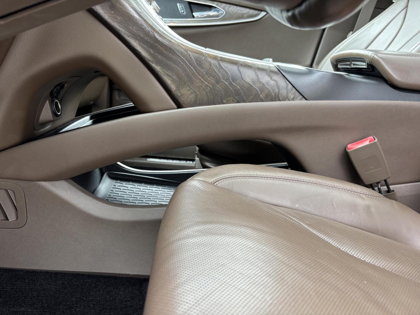 2017 BLUE Lincoln MKX Reserve AWD (2LMPJ8LP2HB) with an 2.7L V6 DOHC 24V engine, 6A transmission, located at 11170 Summerlin Square Dr., Fort Myers Beach, FL, 33931, (239) 999-7777, 26.493546, -81.941628 - Carfax 2 Owner Sale Price $12,900 Carfax Value $14,810 - Photo#31