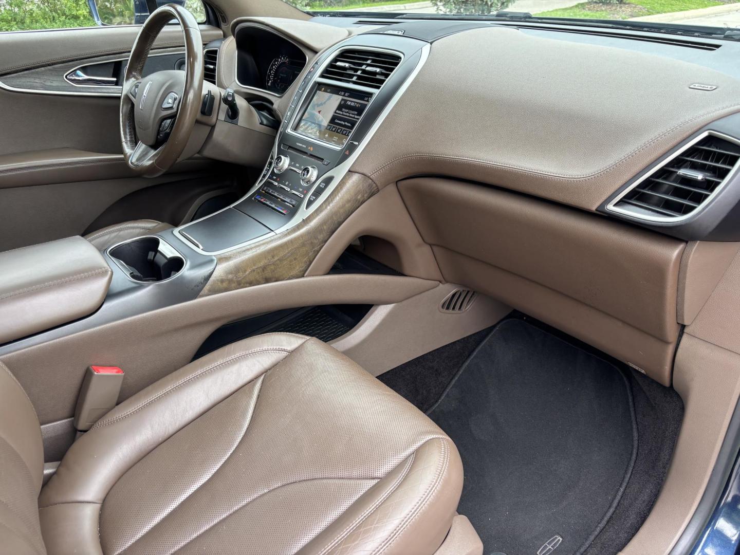 2017 BLUE Lincoln MKX Reserve AWD (2LMPJ8LP2HB) with an 2.7L V6 DOHC 24V engine, 6A transmission, located at 11170 Summerlin Square Dr., Fort Myers Beach, FL, 33931, (239) 999-7777, 26.493546, -81.941628 - Carfax 2 Owner Sale Price $12,900 Carfax Value $14,810 - Photo#14