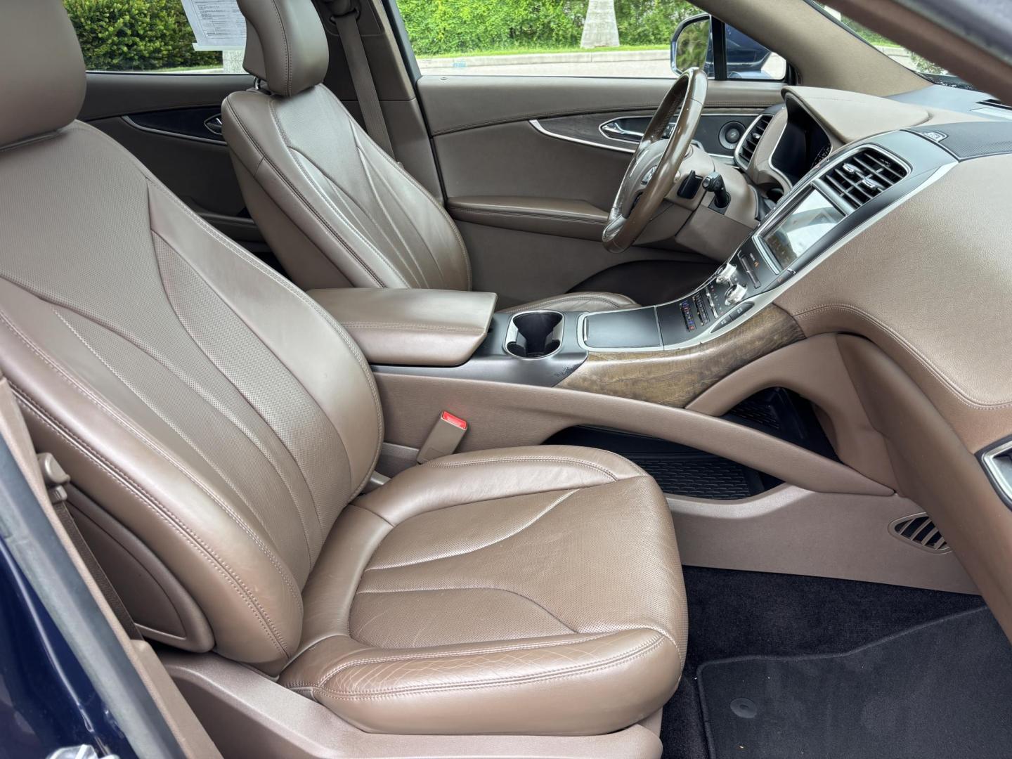 2017 BLUE Lincoln MKX Reserve AWD (2LMPJ8LP2HB) with an 2.7L V6 DOHC 24V engine, 6A transmission, located at 11170 Summerlin Square Dr., Fort Myers Beach, FL, 33931, (239) 999-7777, 26.493546, -81.941628 - Carfax 2 Owner Sale Price $12,900 Carfax Value $14,810 - Photo#12