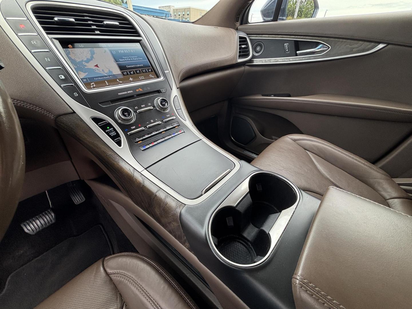 2017 BLUE Lincoln MKX Reserve AWD (2LMPJ8LP2HB) with an 2.7L V6 DOHC 24V engine, 6A transmission, located at 11170 Summerlin Square Dr., Fort Myers Beach, FL, 33931, (239) 999-7777, 26.493546, -81.941628 - Carfax 2 Owner Sale Price $12,900 Carfax Value $14,810 - Photo#32