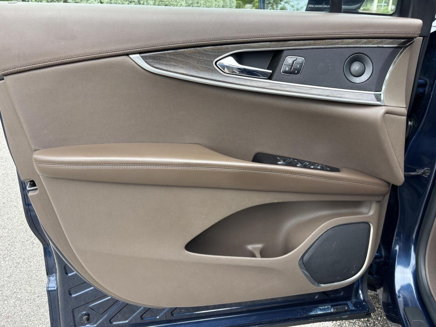 2017 BLUE Lincoln MKX Reserve AWD (2LMPJ8LP2HB) with an 2.7L V6 DOHC 24V engine, 6A transmission, located at 11170 Summerlin Square Dr., Fort Myers Beach, FL, 33931, (239) 999-7777, 26.493546, -81.941628 - Carfax 2 Owner Sale Price $12,900 Carfax Value $14,810 - Photo#37