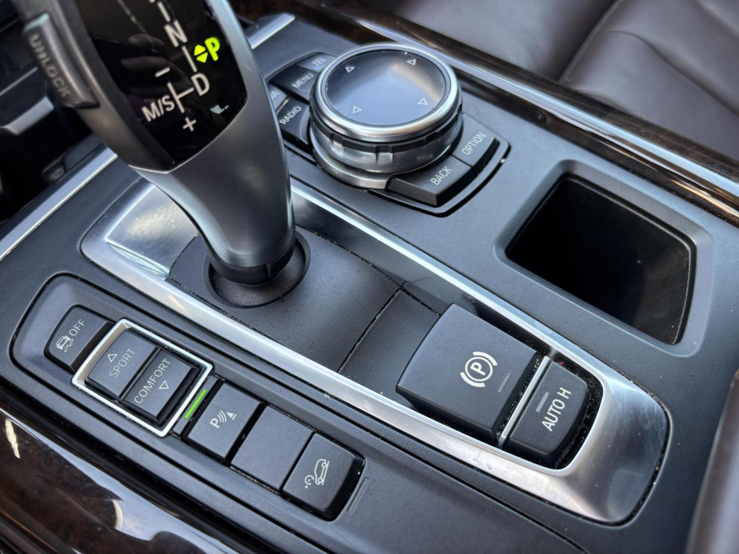 2015 BMW X5 xDrive35i (5UXKR0C56F0) with an 3.0L L6 DOHC 24V engine, 8-Speed Automatic transmission, located at 11170 Summerlin Square Dr., Fort Myers Beach, FL, 33931, (239) 999-7777, 26.493546, -81.941628 - 3rd Row - Photo#31