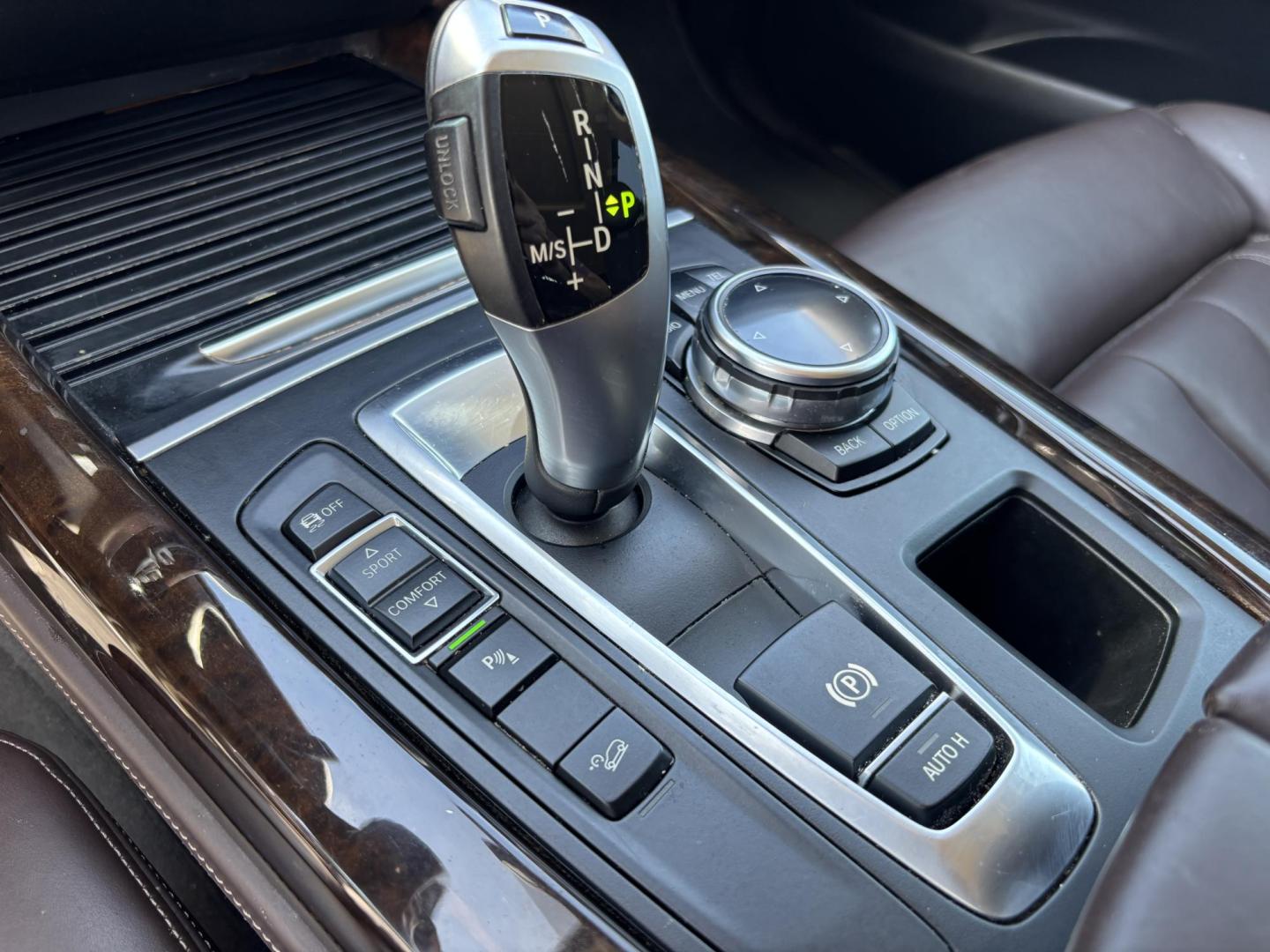 2015 BMW X5 xDrive35i (5UXKR0C56F0) with an 3.0L L6 DOHC 24V engine, 8-Speed Automatic transmission, located at 11170 Summerlin Square Dr., Fort Myers Beach, FL, 33931, (239) 999-7777, 26.493546, -81.941628 - 3rd Row - Photo#30
