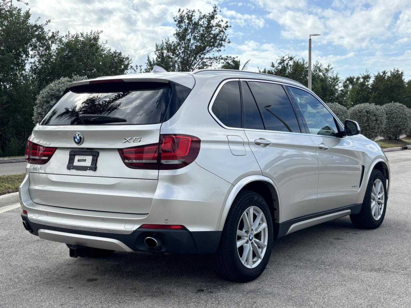 2015 SILVER /BROWN BMW X5 xDrive35i (5UXKR0C56F0) with an 3.0L L6 DOHC 24V engine, 8-Speed Automatic transmission, located at 11170 Summerlin Square Dr., Fort Myers Beach, FL, 33931, (239) 999-7777, 26.493546, -81.941628 - 3rd Row - Photo#13