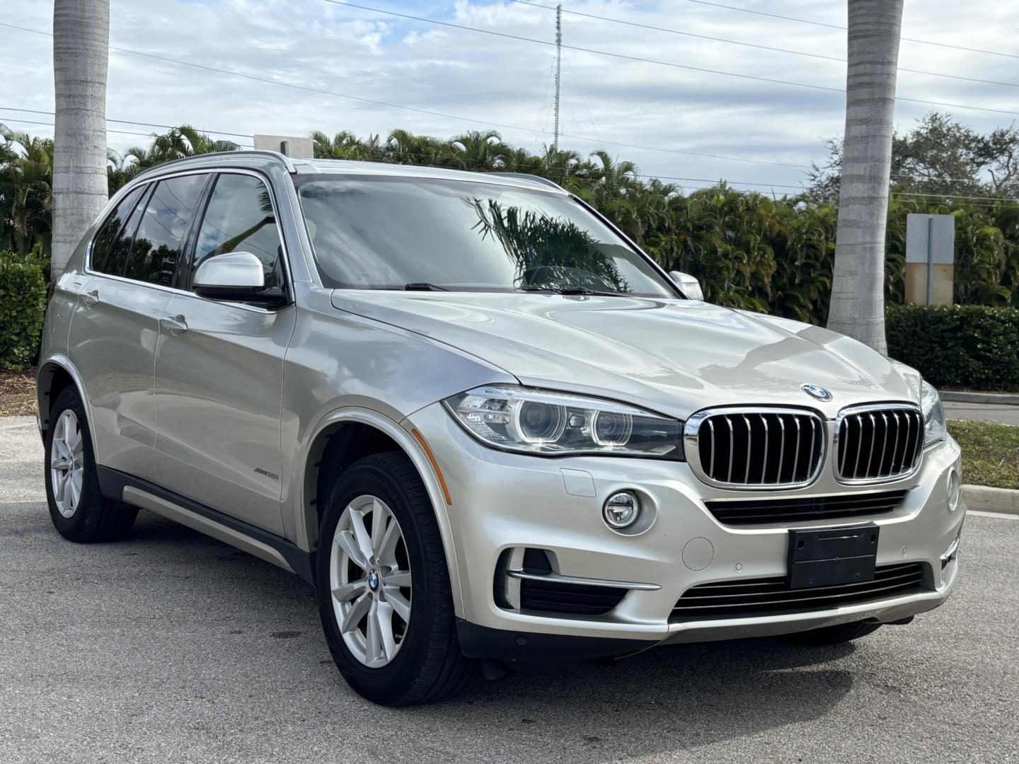2015 SILVER /BROWN BMW X5 xDrive35i (5UXKR0C56F0) with an 3.0L L6 DOHC 24V engine, 8-Speed Automatic transmission, located at 11170 Summerlin Square Dr., Fort Myers Beach, FL, 33931, (239) 999-7777, 26.493546, -81.941628 - 3rd Row - Photo#3