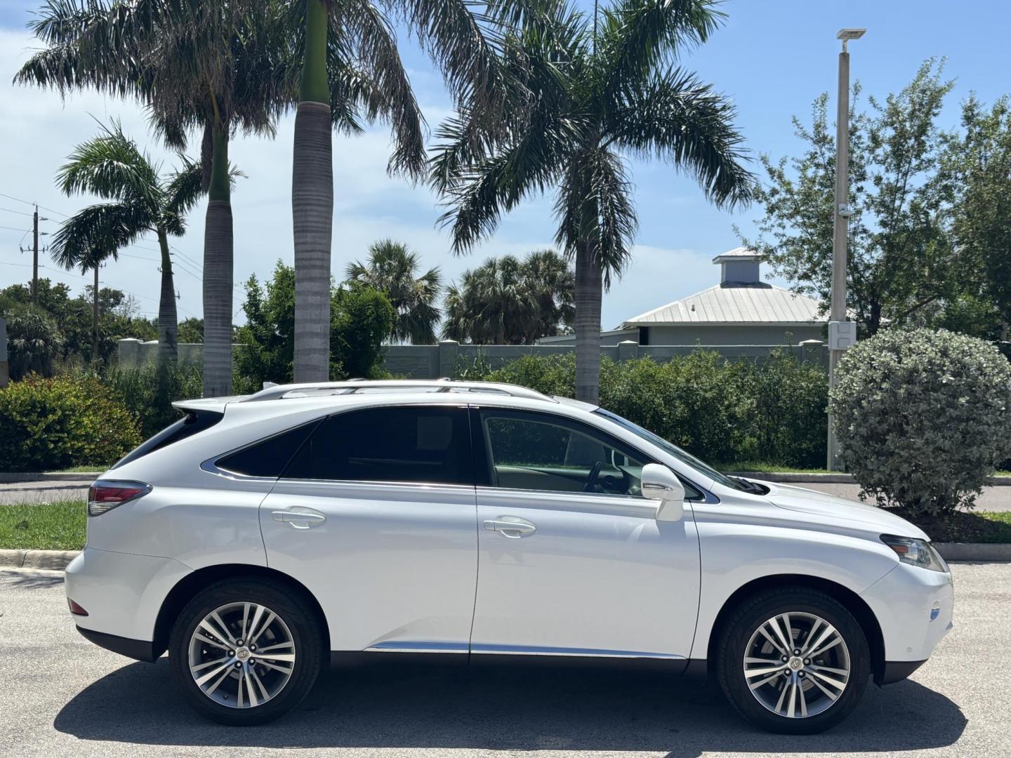2015 WHITE /TAN Lexus RX 350 AWD (2T2BK1BA5FC) with an 3.5L V6 DOHC 24V engine, 6-Speed Automatic transmission, located at 11170 Summerlin Square Dr., Fort Myers Beach, FL, 33931, (239) 999-7777, 26.493546, -81.941628 - Carfax 1 Owner - Photo#3