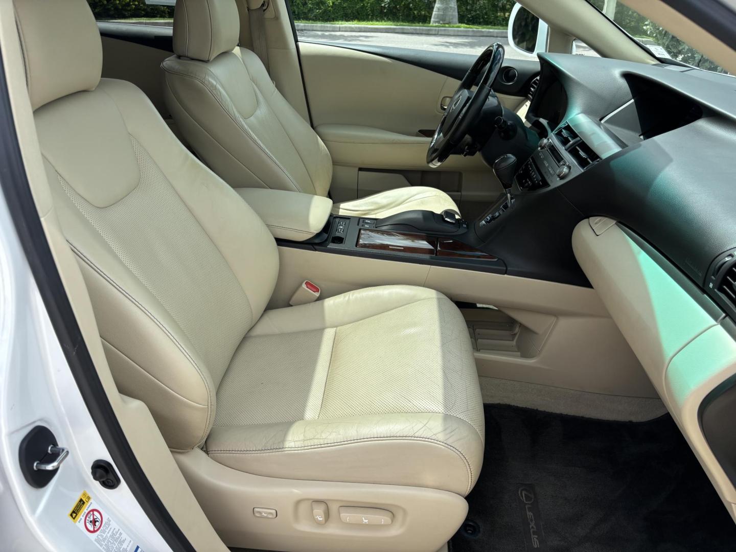 2015 WHITE /TAN Lexus RX 350 AWD (2T2BK1BA5FC) with an 3.5L V6 DOHC 24V engine, 6-Speed Automatic transmission, located at 11170 Summerlin Square Dr., Fort Myers Beach, FL, 33931, (239) 999-7777, 26.493546, -81.941628 - Carfax 1 Owner - Photo#12
