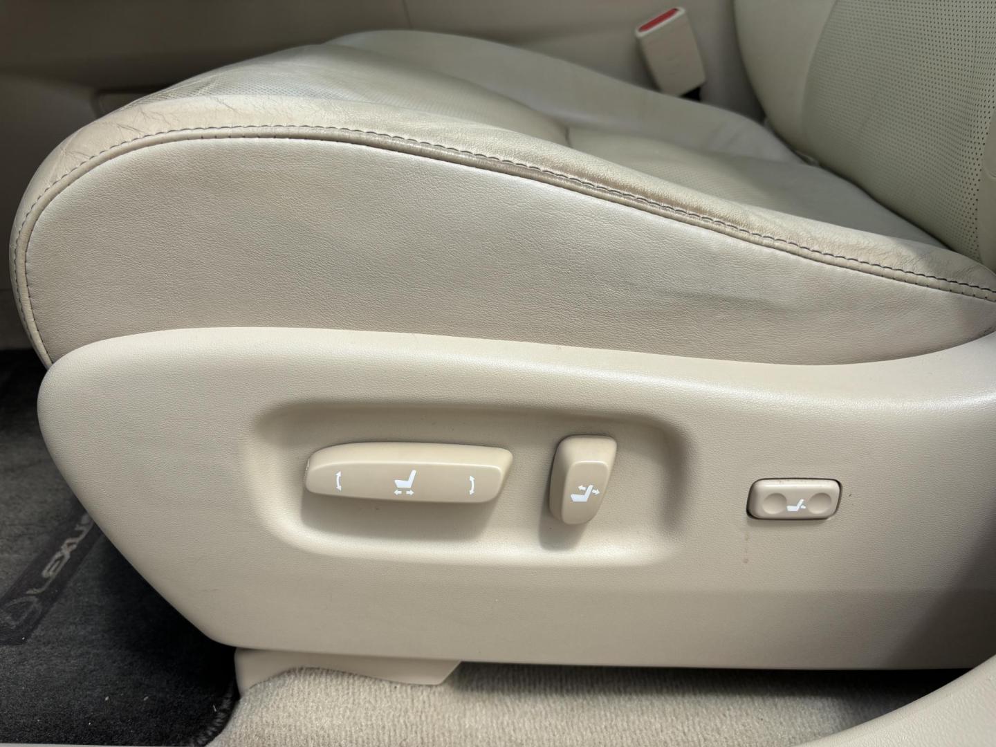 2015 WHITE /TAN Lexus RX 350 AWD (2T2BK1BA5FC) with an 3.5L V6 DOHC 24V engine, 6-Speed Automatic transmission, located at 11170 Summerlin Square Dr., Fort Myers Beach, FL, 33931, (239) 999-7777, 26.493546, -81.941628 - Carfax 1 Owner - Photo#10