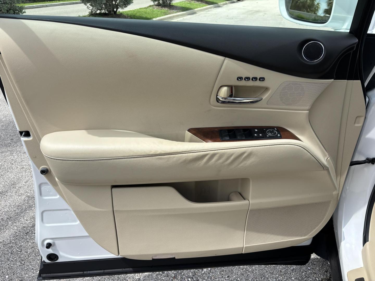 2015 WHITE /TAN Lexus RX 350 AWD (2T2BK1BA5FC) with an 3.5L V6 DOHC 24V engine, 6-Speed Automatic transmission, located at 11170 Summerlin Square Dr., Fort Myers Beach, FL, 33931, (239) 999-7777, 26.493546, -81.941628 - Carfax 1 Owner - Photo#32
