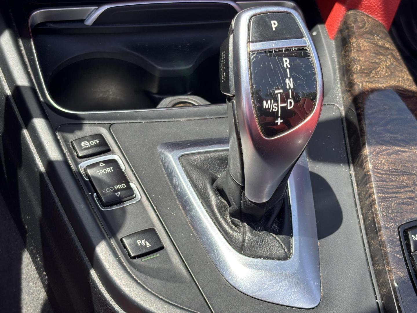 2016 WHITE /RED BMW 4-Series 435i xDrive convertible (WBA3T7C52G5) with an 3.0L V6 DOHC 24V engine, 8A transmission, located at 11170 Summerlin Square Dr., Fort Myers Beach, FL, 33931, (239) 999-7777, 26.493546, -81.941628 - Photo#19