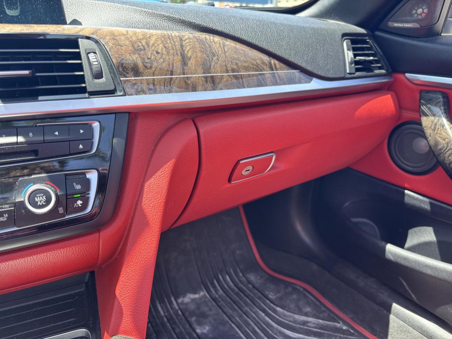 2016 WHITE /RED BMW 4-Series 435i xDrive convertible (WBA3T7C52G5) with an 3.0L V6 DOHC 24V engine, 8A transmission, located at 11170 Summerlin Square Dr., Fort Myers Beach, FL, 33931, (239) 999-7777, 26.493546, -81.941628 - Photo#11