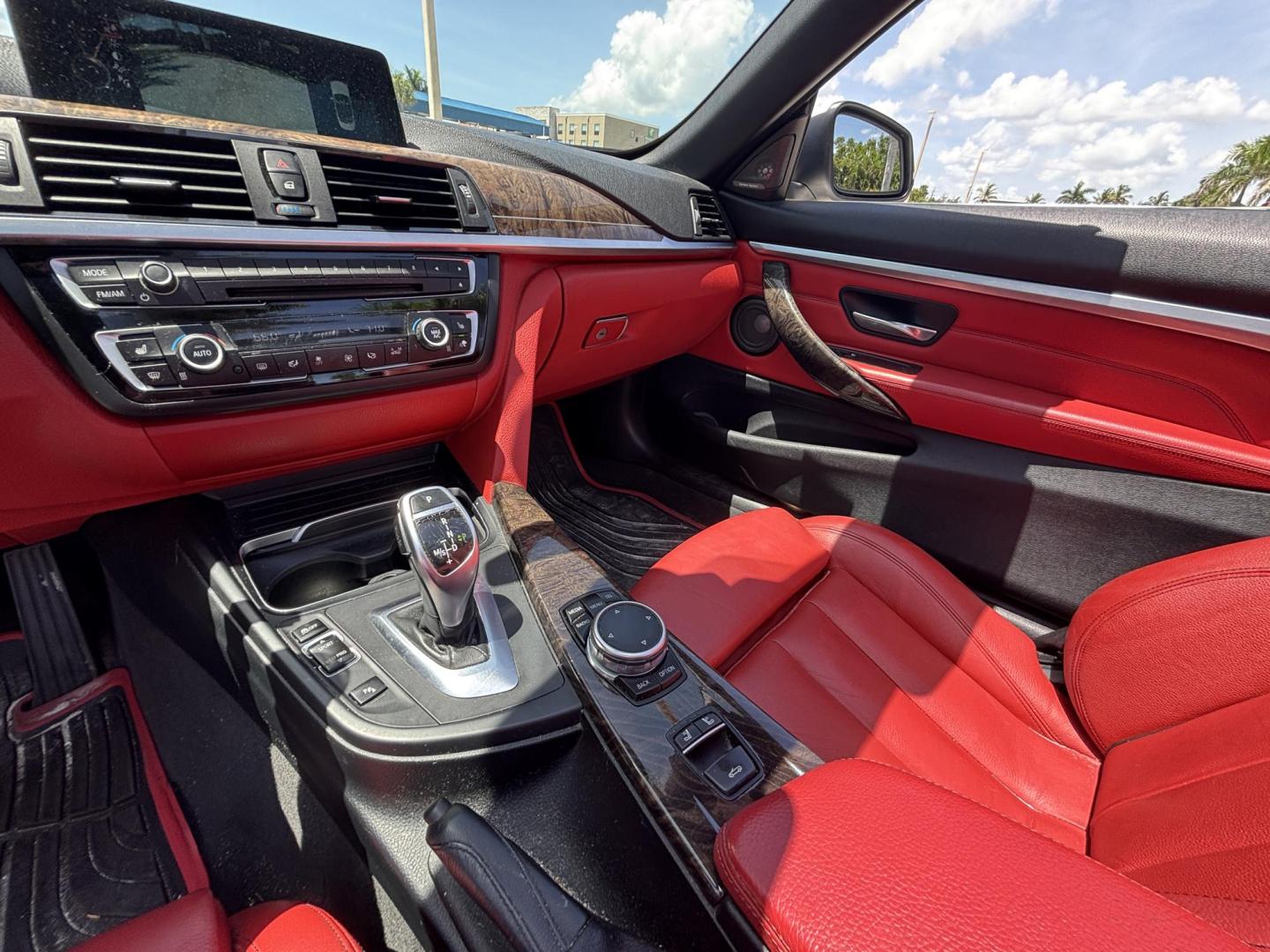 2016 WHITE /RED BMW 4-Series 435i xDrive convertible (WBA3T7C52G5) with an 3.0L V6 DOHC 24V engine, 8A transmission, located at 11170 Summerlin Square Dr., Fort Myers Beach, FL, 33931, (239) 999-7777, 26.493546, -81.941628 - Photo#10