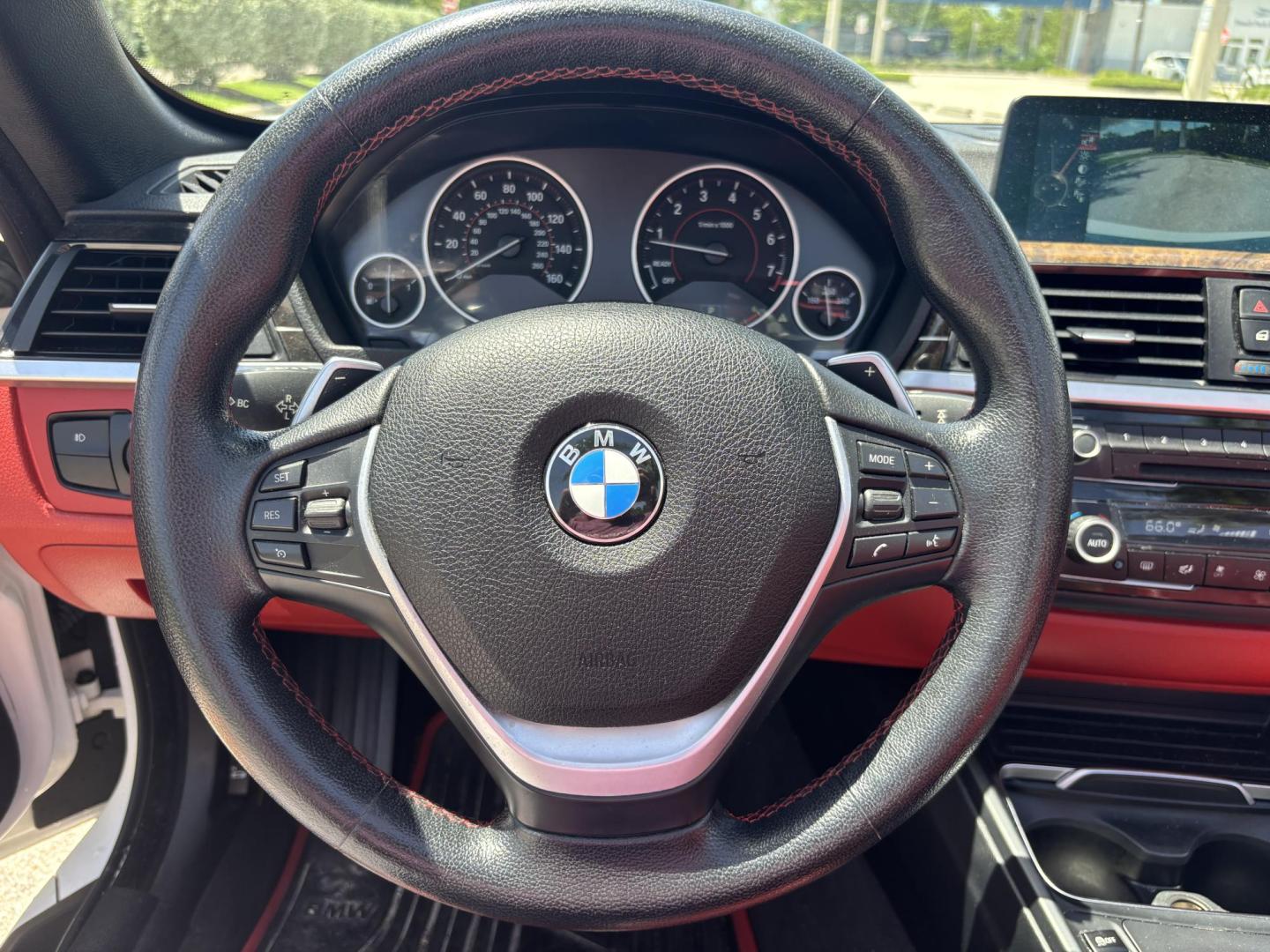 2016 WHITE /RED BMW 4-Series 435i xDrive convertible (WBA3T7C52G5) with an 3.0L V6 DOHC 24V engine, 8A transmission, located at 11170 Summerlin Square Dr., Fort Myers Beach, FL, 33931, (239) 999-7777, 26.493546, -81.941628 - Photo#15