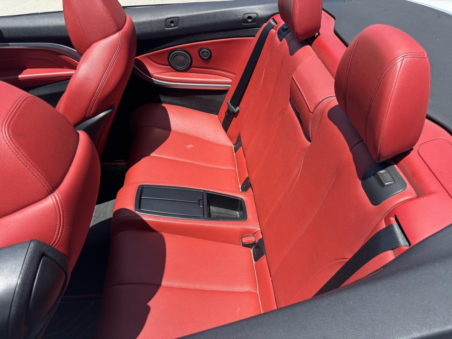 2016 WHITE /RED BMW 4-Series 435i xDrive convertible (WBA3T7C52G5) with an 3.0L V6 DOHC 24V engine, 8A transmission, located at 11170 Summerlin Square Dr., Fort Myers Beach, FL, 33931, (239) 999-7777, 26.493546, -81.941628 - Photo#14
