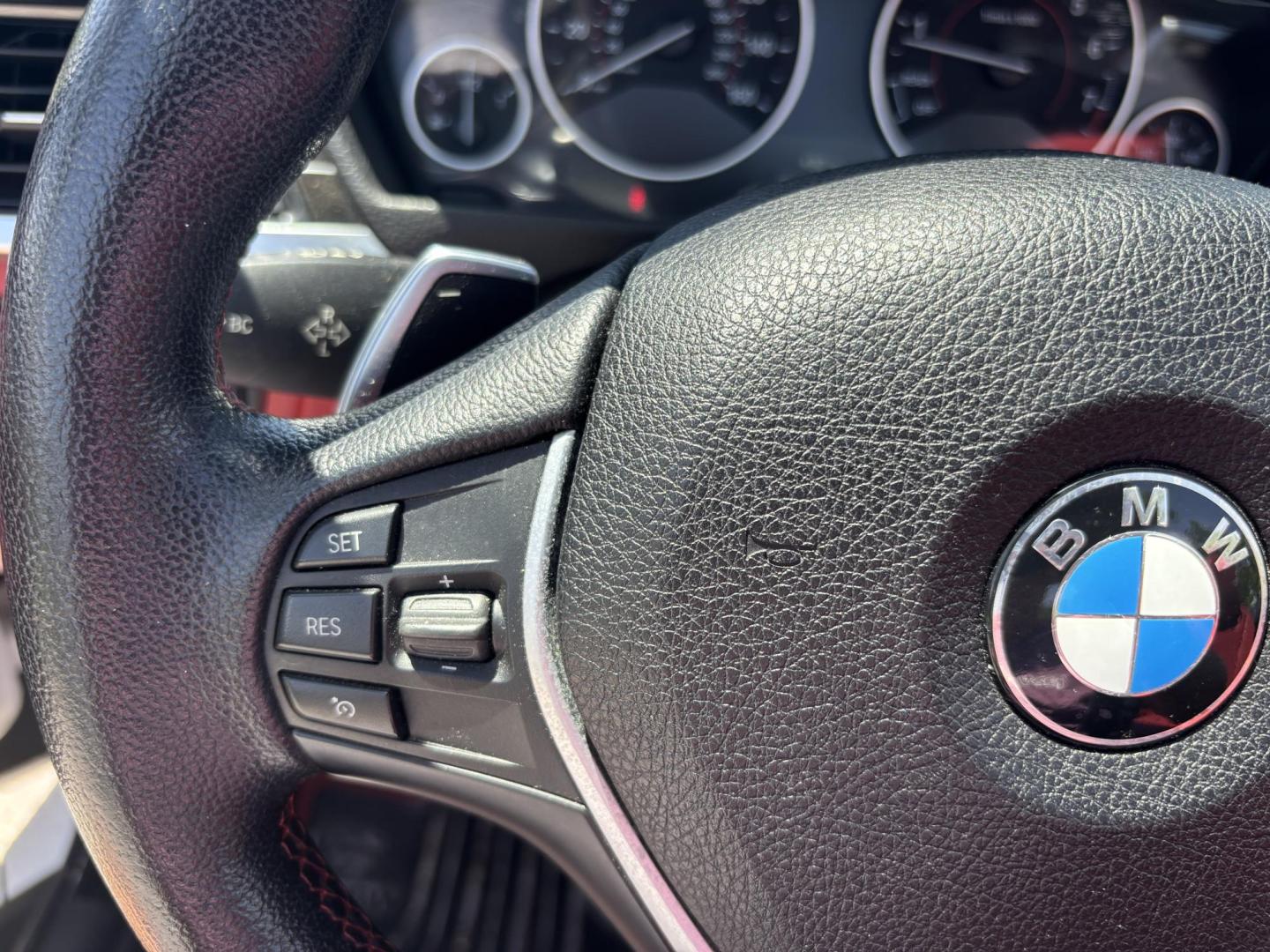 2016 WHITE /RED BMW 4-Series 435i xDrive convertible (WBA3T7C52G5) with an 3.0L V6 DOHC 24V engine, 8A transmission, located at 11170 Summerlin Square Dr., Fort Myers Beach, FL, 33931, (239) 999-7777, 26.493546, -81.941628 - Photo#16
