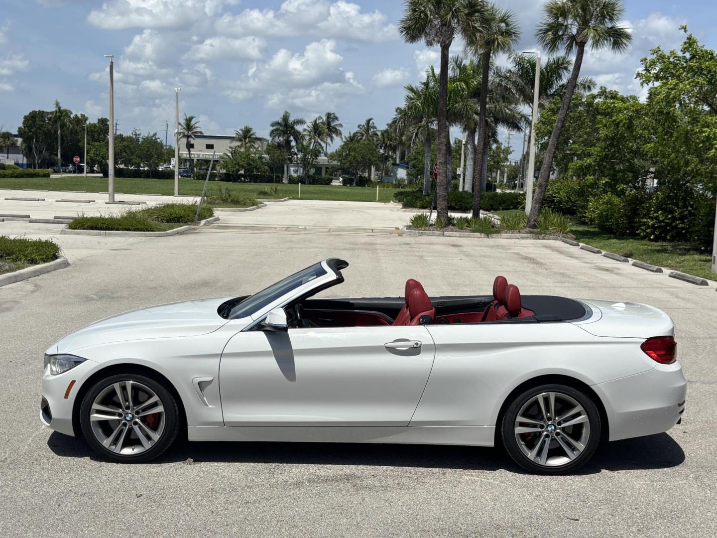 2016 WHITE /RED BMW 4-Series 435i xDrive convertible (WBA3T7C52G5) with an 3.0L V6 DOHC 24V engine, 8A transmission, located at 11170 Summerlin Square Dr., Fort Myers Beach, FL, 33931, (239) 999-7777, 26.493546, -81.941628 - Photo#7