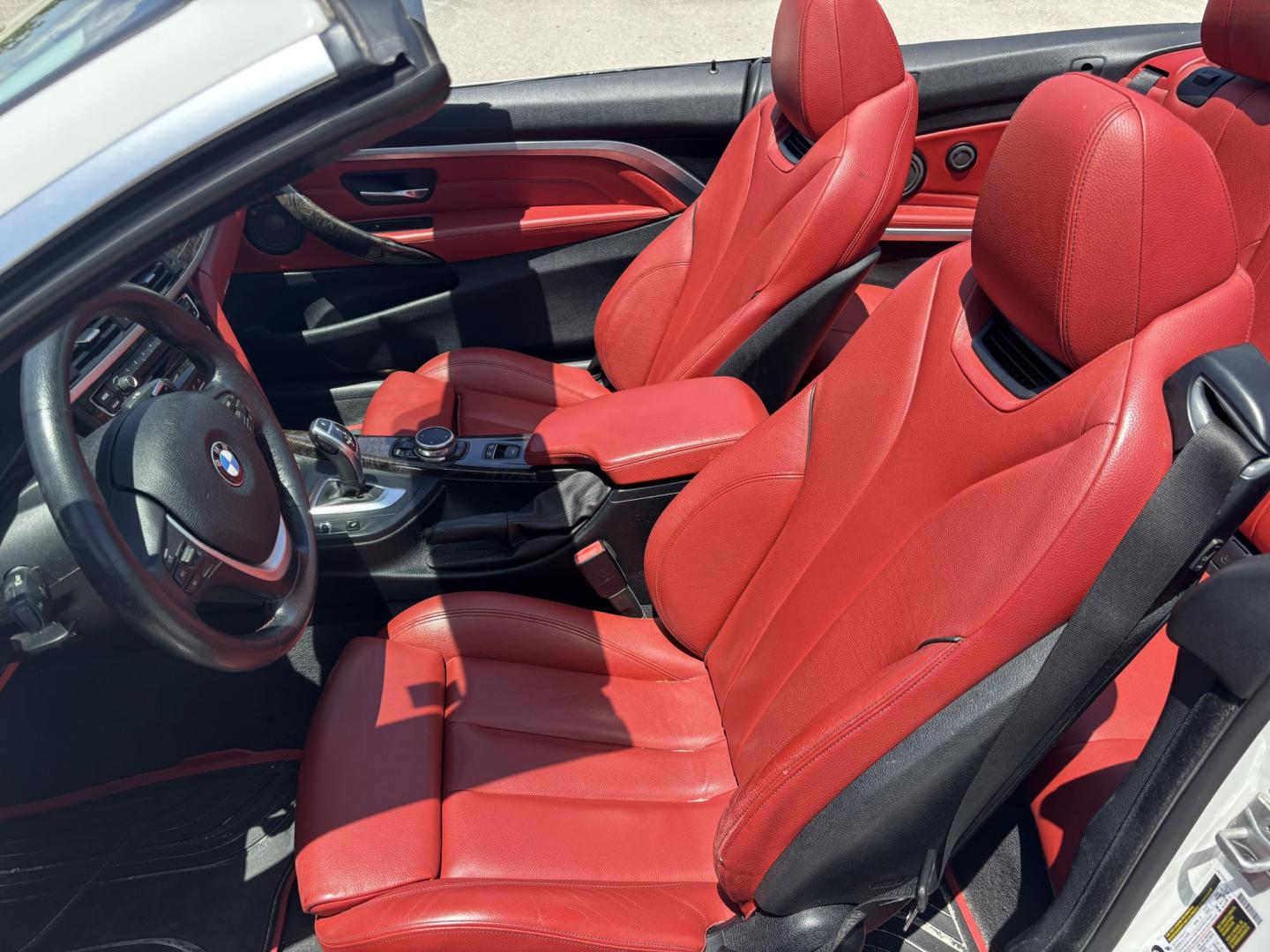 2016 WHITE /RED BMW 4-Series 435i xDrive convertible (WBA3T7C52G5) with an 3.0L V6 DOHC 24V engine, 8A transmission, located at 11170 Summerlin Square Dr., Fort Myers Beach, FL, 33931, (239) 999-7777, 26.493546, -81.941628 - Photo#8