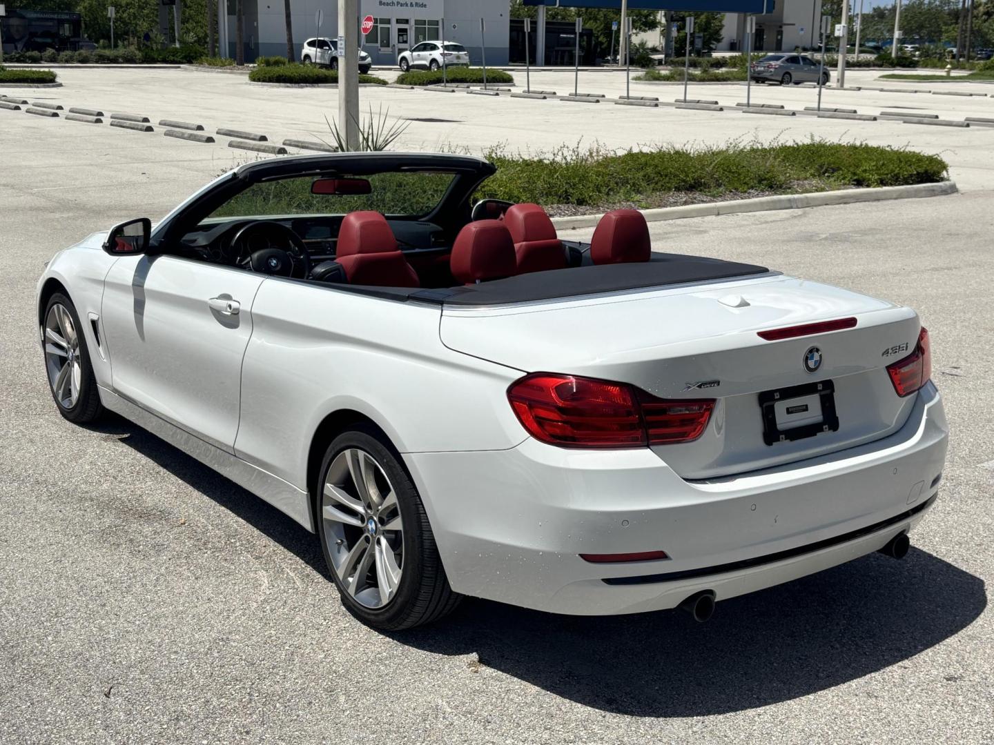 2016 WHITE /RED BMW 4-Series 435i xDrive convertible (WBA3T7C52G5) with an 3.0L V6 DOHC 24V engine, 8A transmission, located at 11170 Summerlin Square Dr., Fort Myers Beach, FL, 33931, (239) 999-7777, 26.493546, -81.941628 - Photo#4